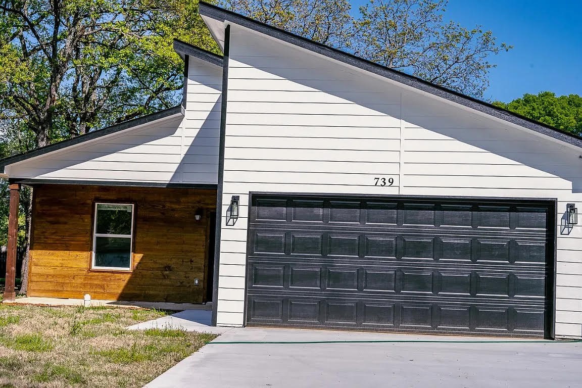 732 Oak Leaf Trail