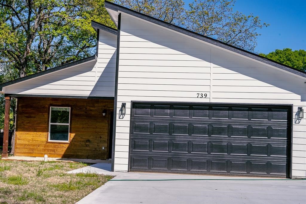 732 Oak Leaf Trail