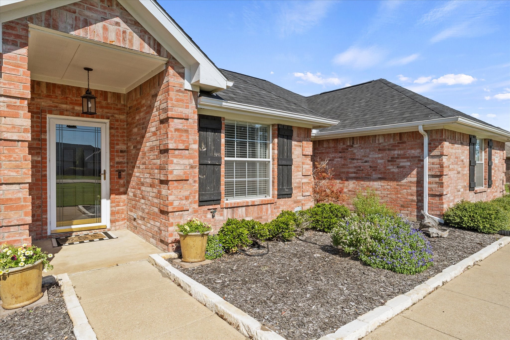 10115 Linda Circle