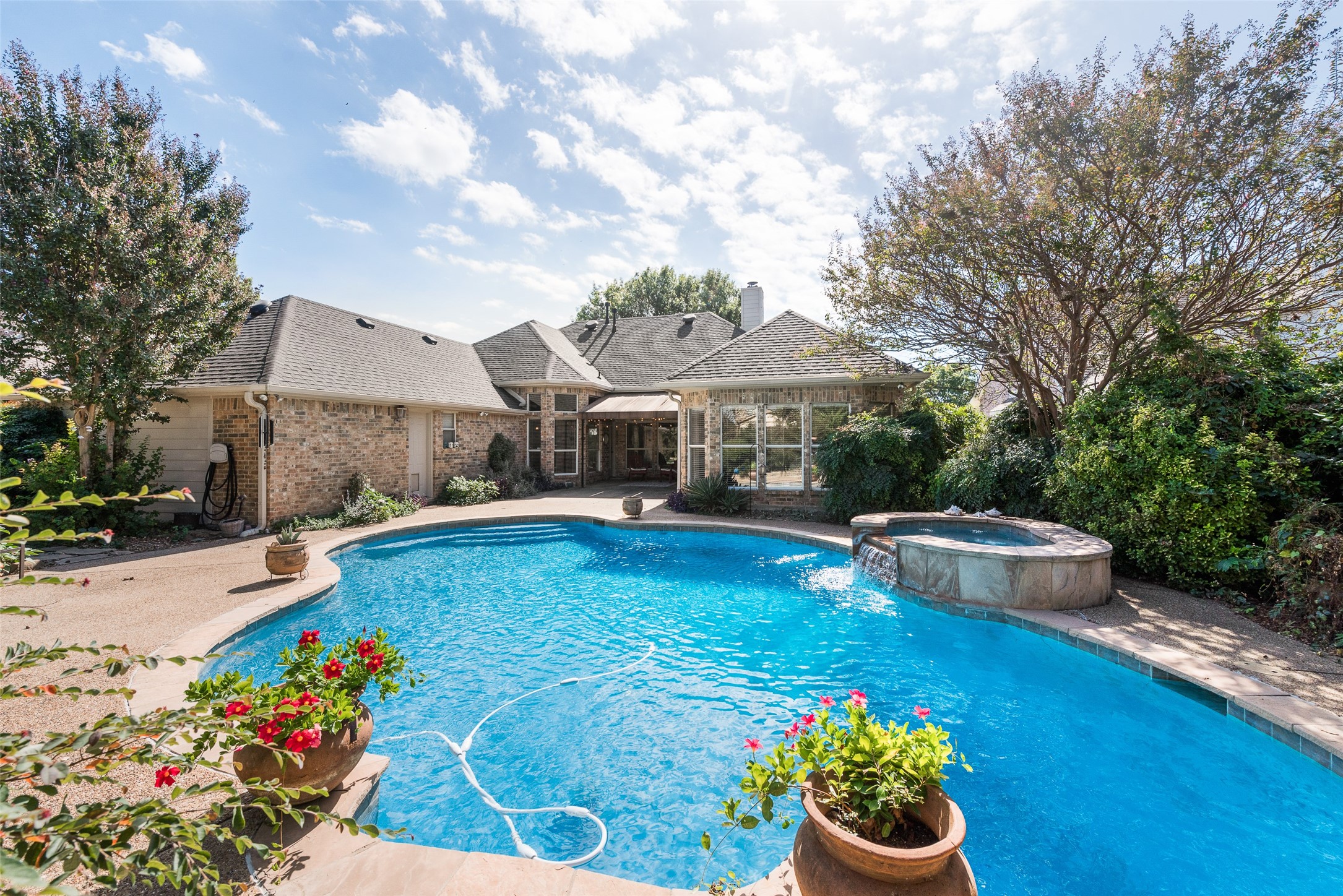 7128 Hunt Lane