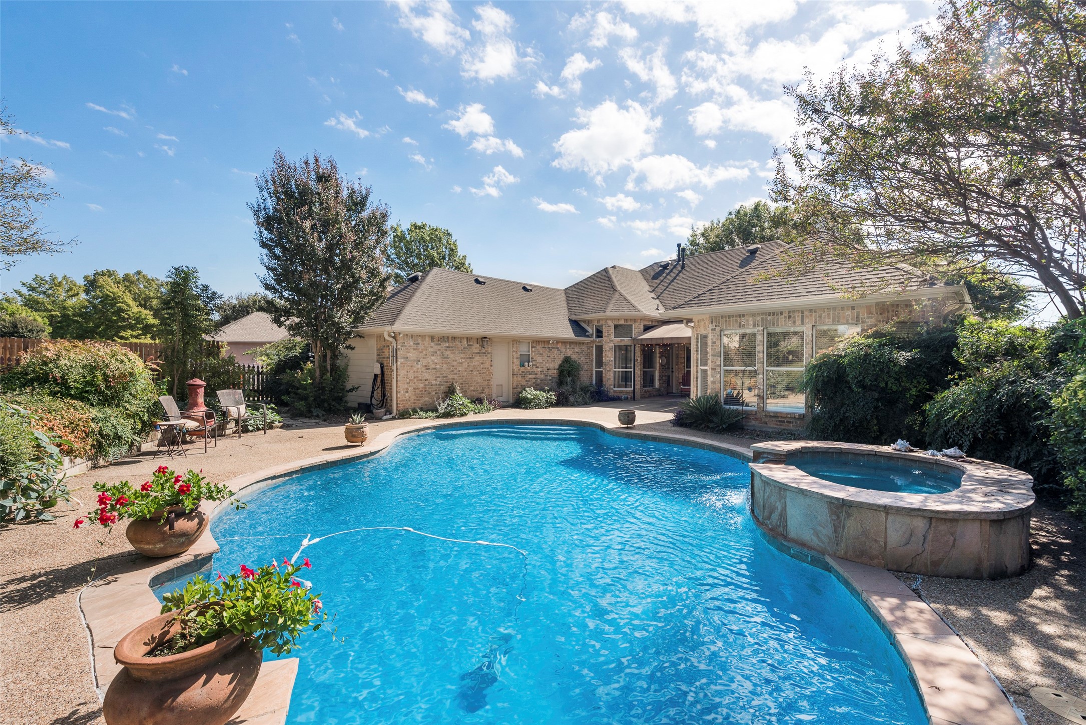 7128 Hunt Lane