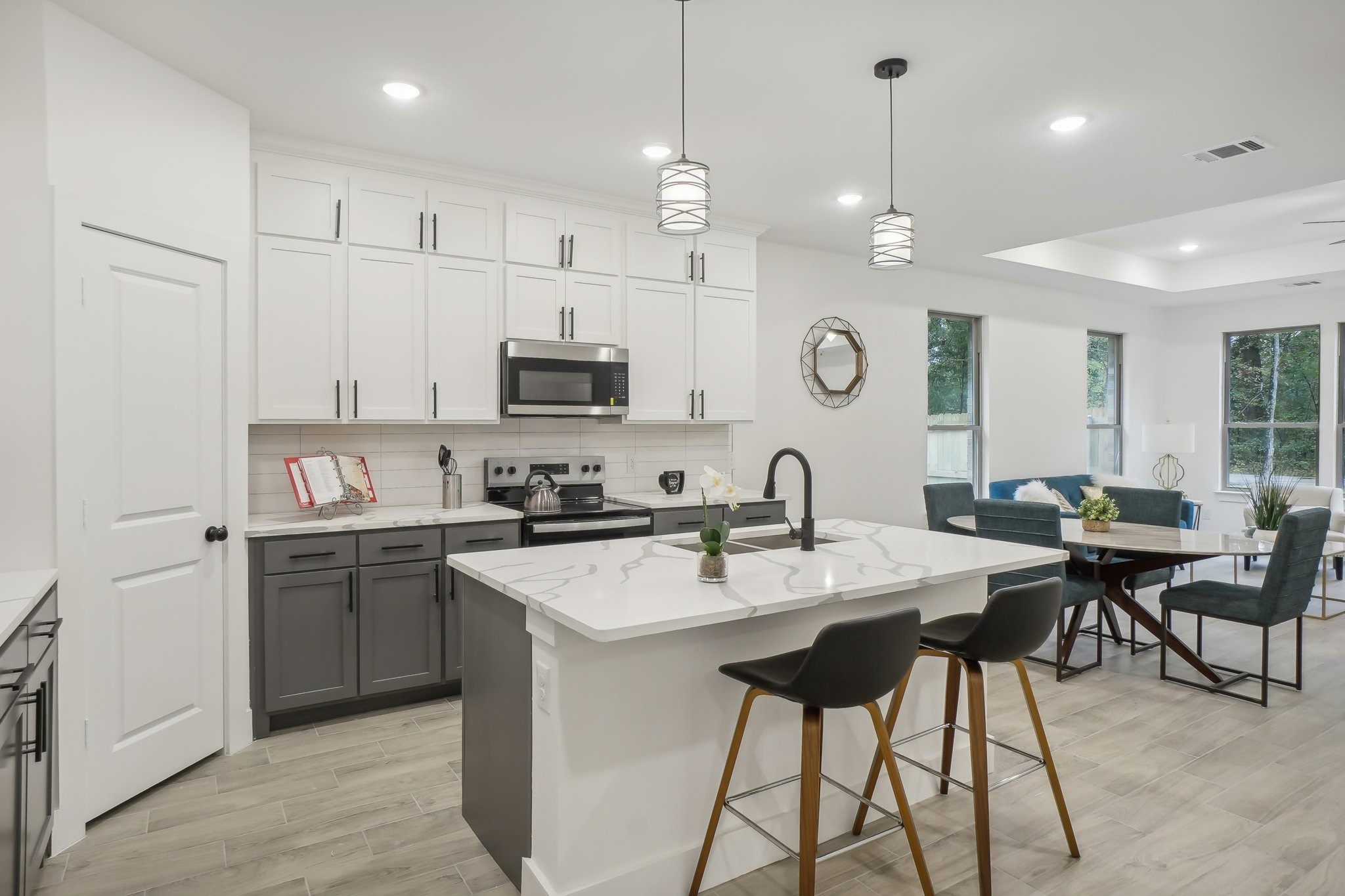122 W Beachwood Loop