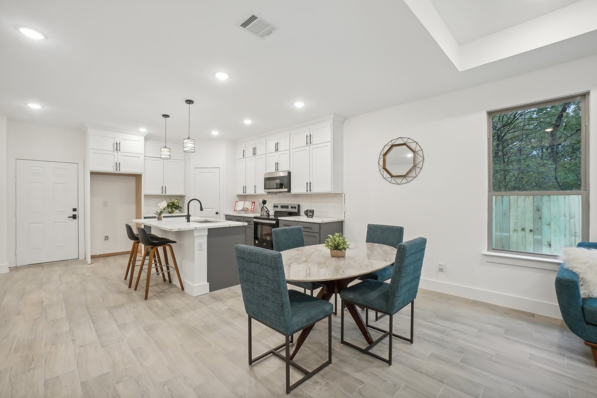 122 W Beachwood Loop