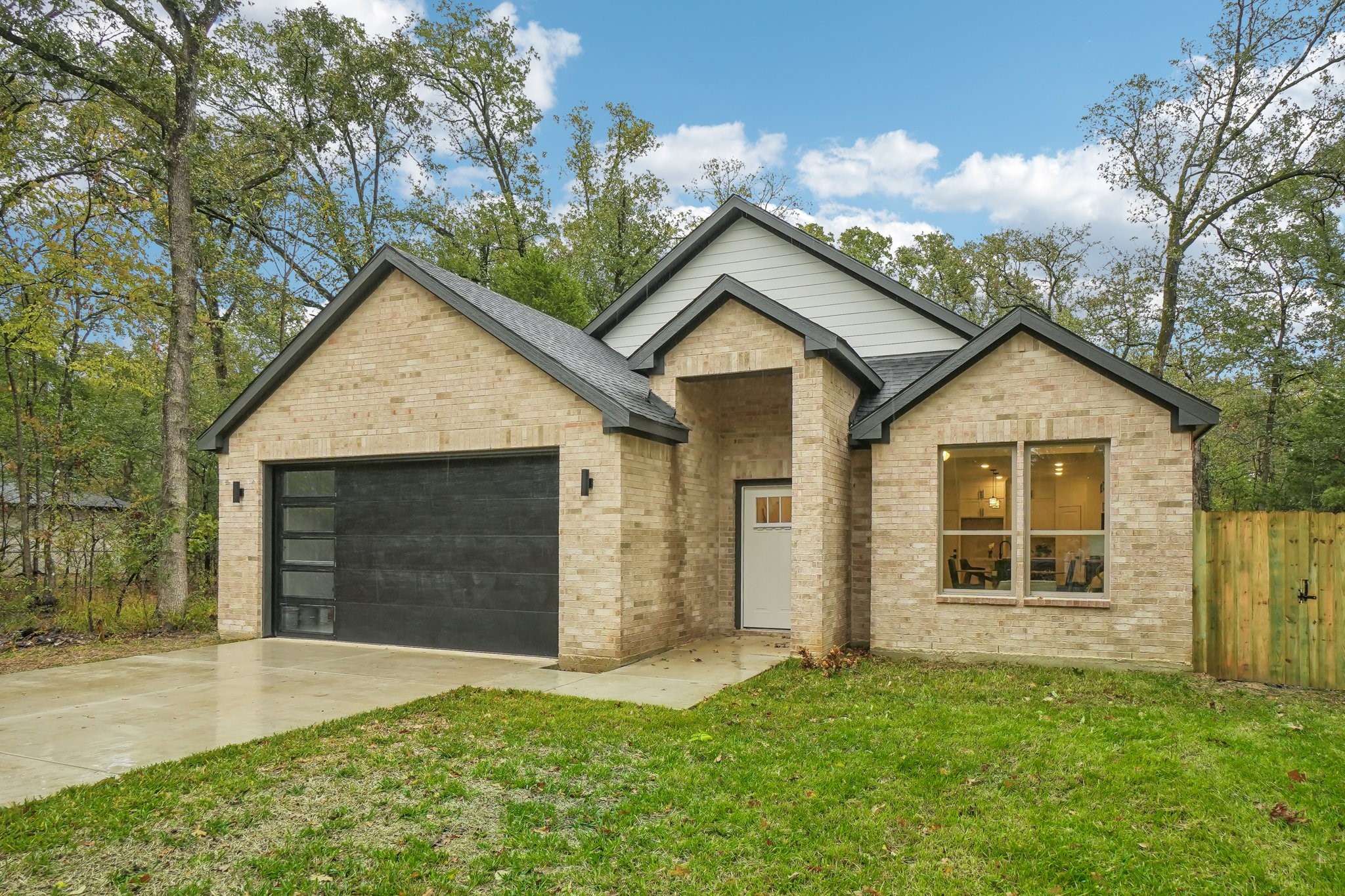 122 W Beachwood Loop