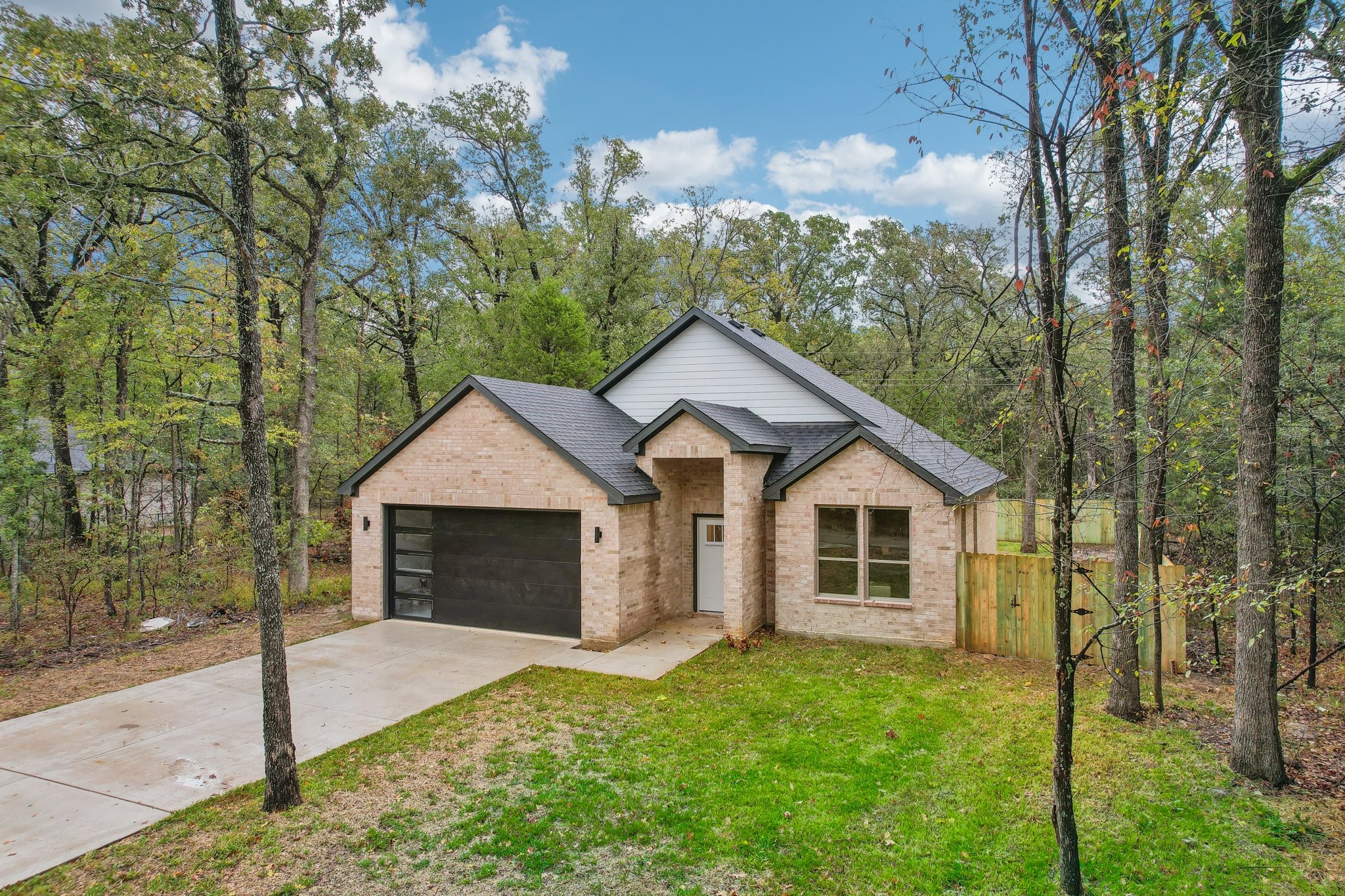 122 W Beachwood Loop