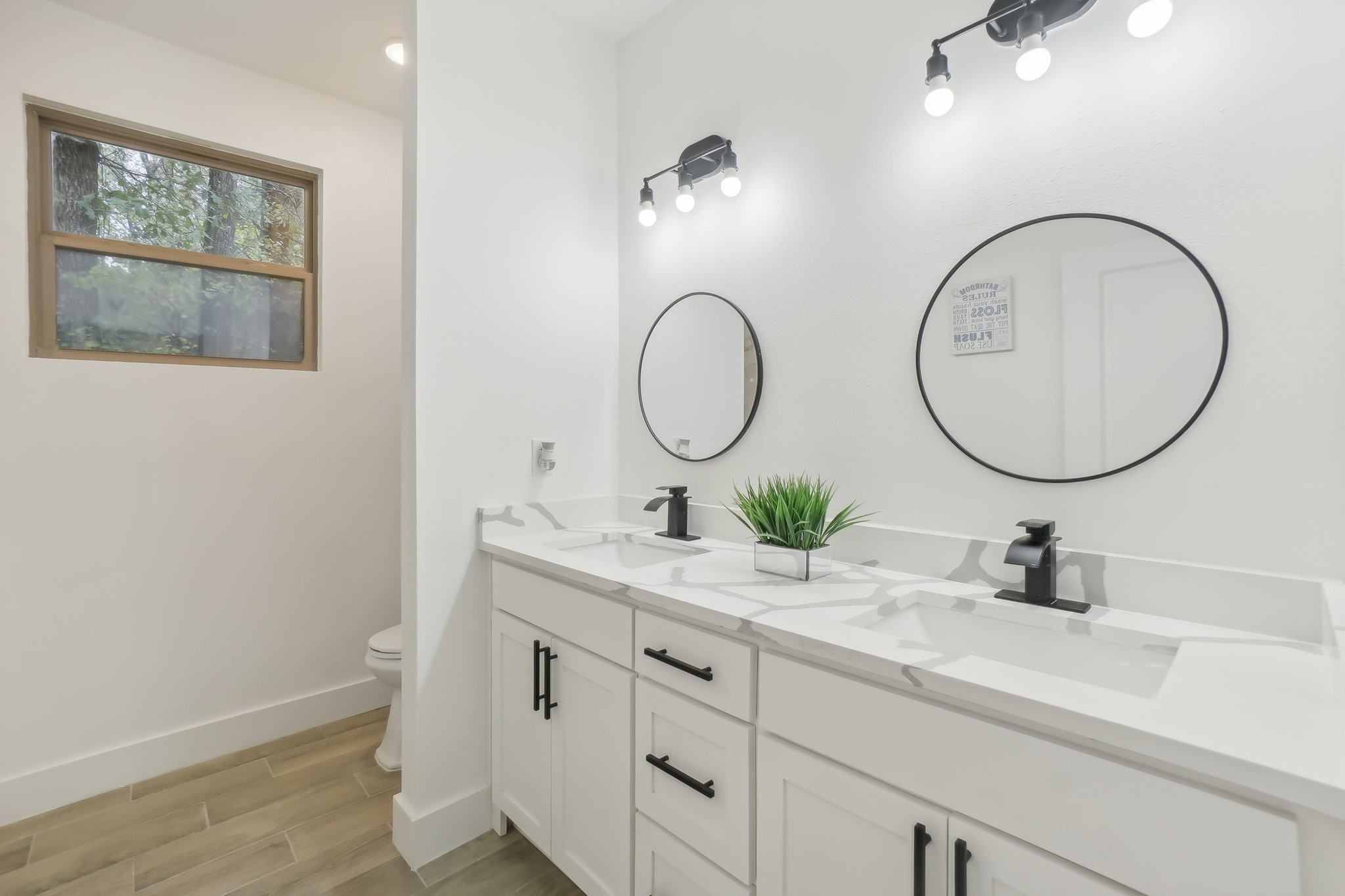 122 W Beachwood Loop