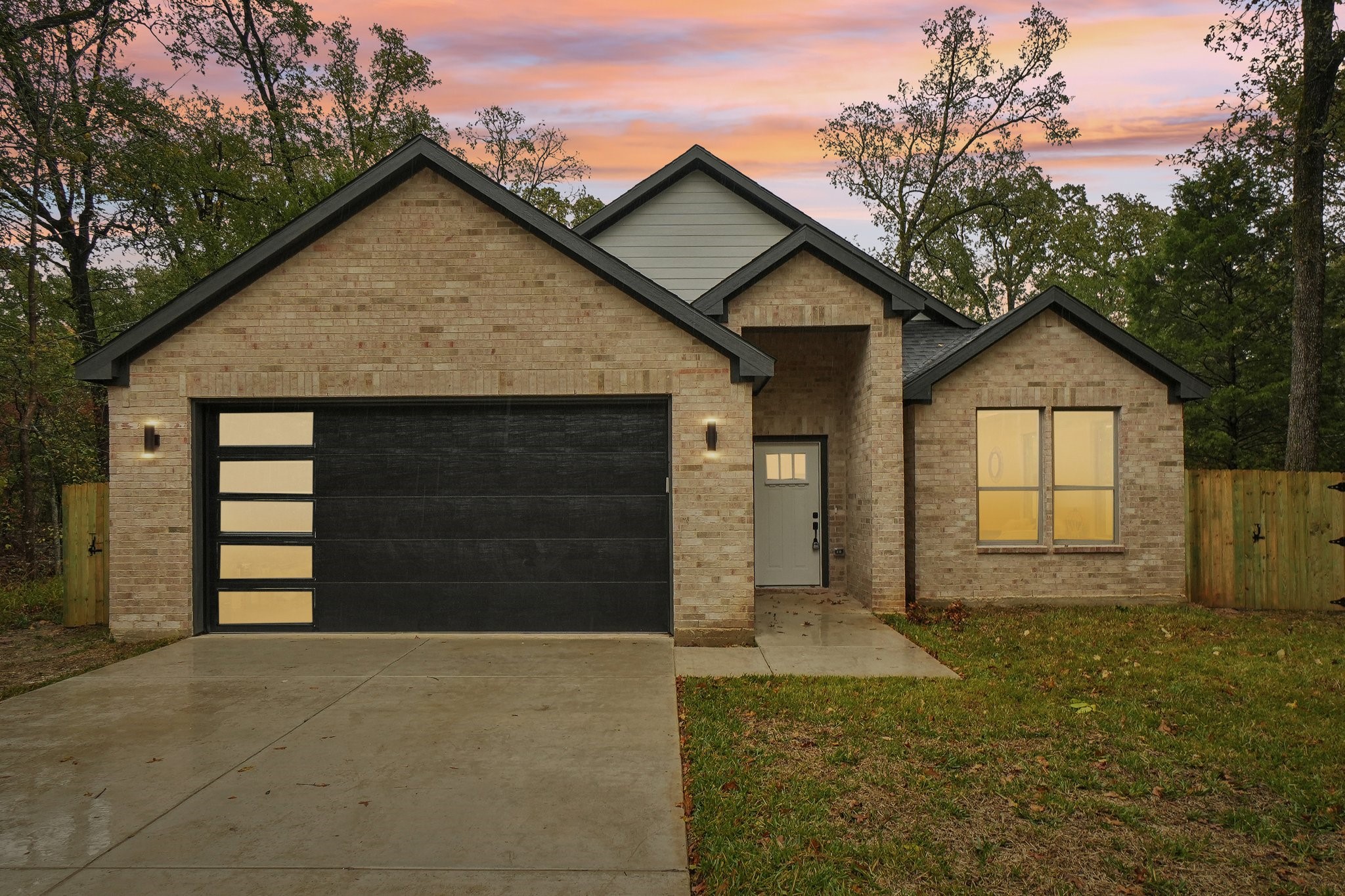 122 W Beachwood Loop