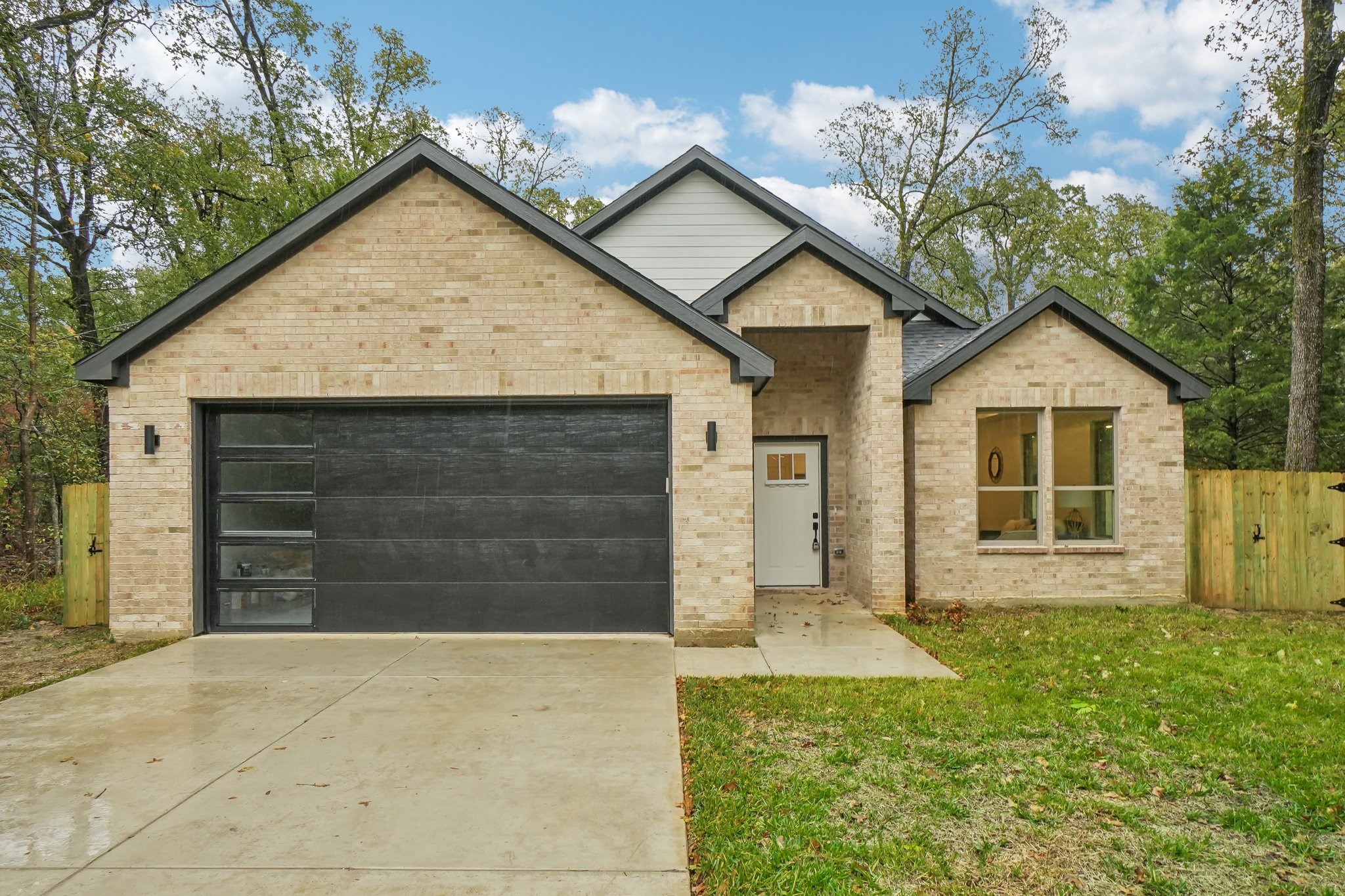 122 W Beachwood Loop