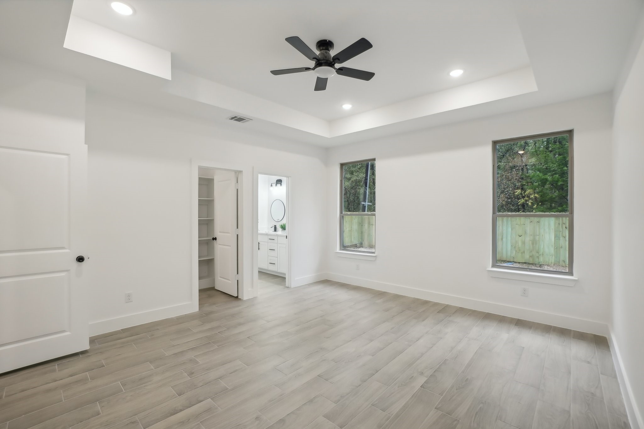 122 W Beachwood Loop