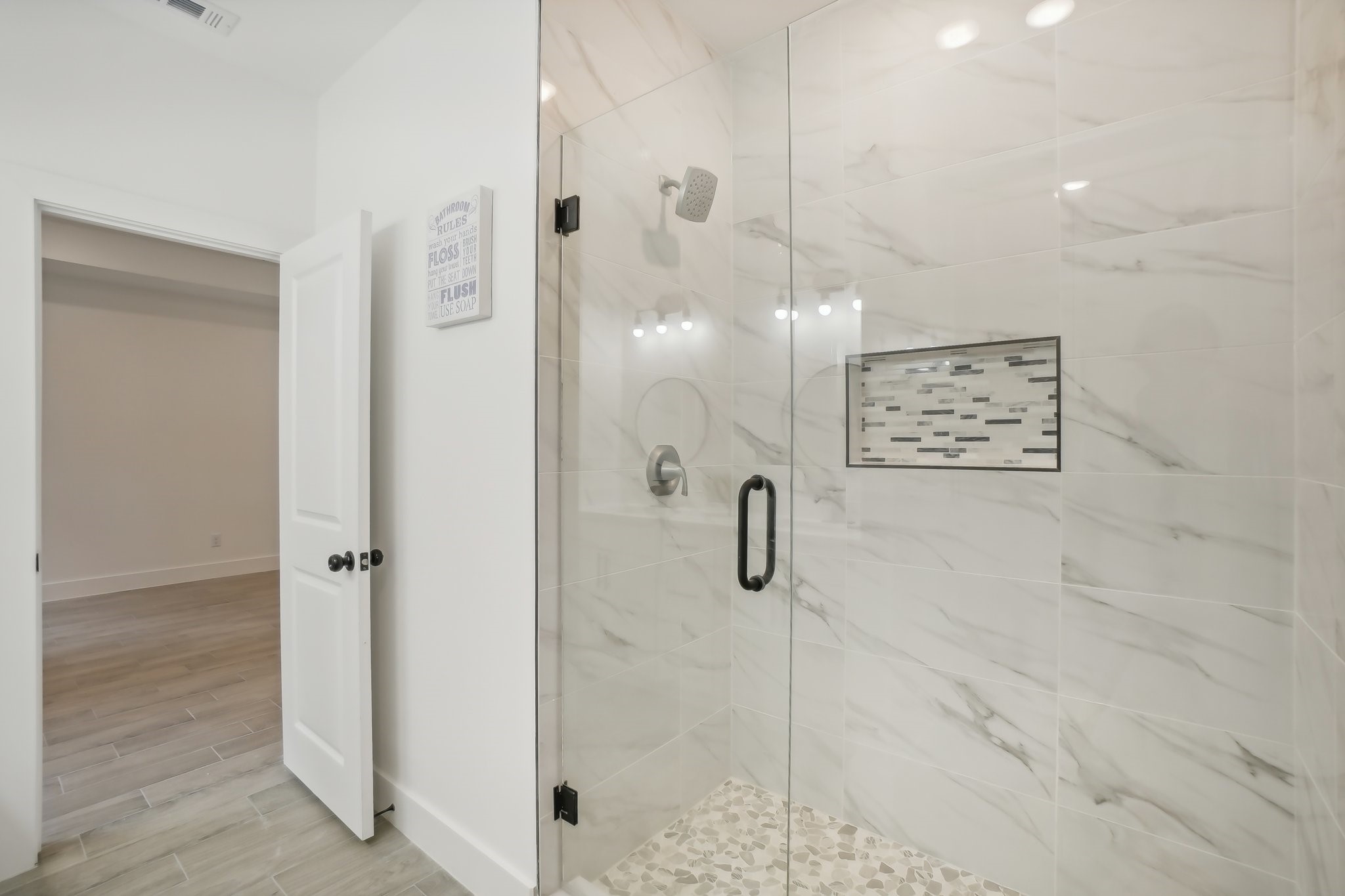 122 W Beachwood Loop