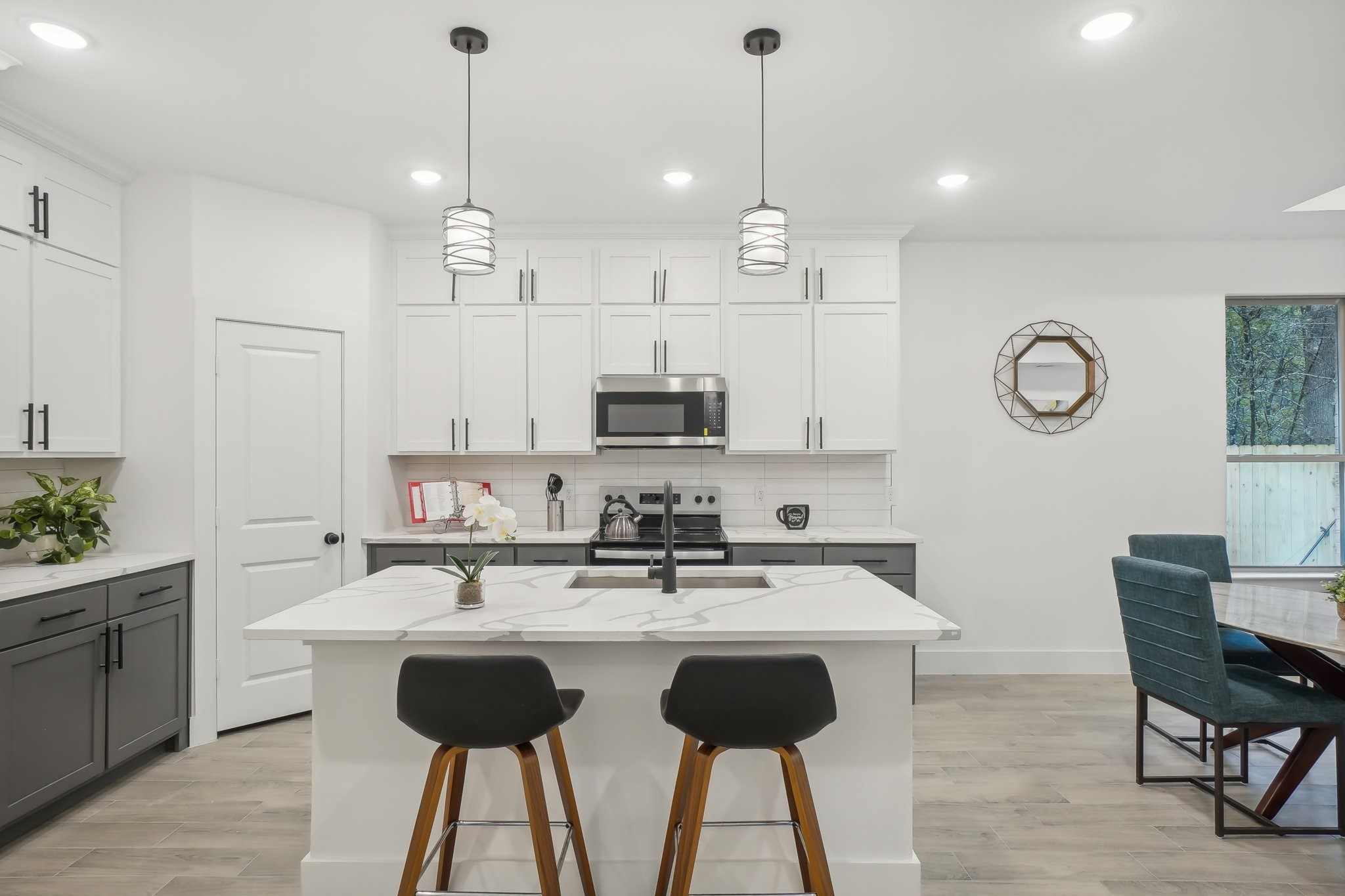 122 W Beachwood Loop