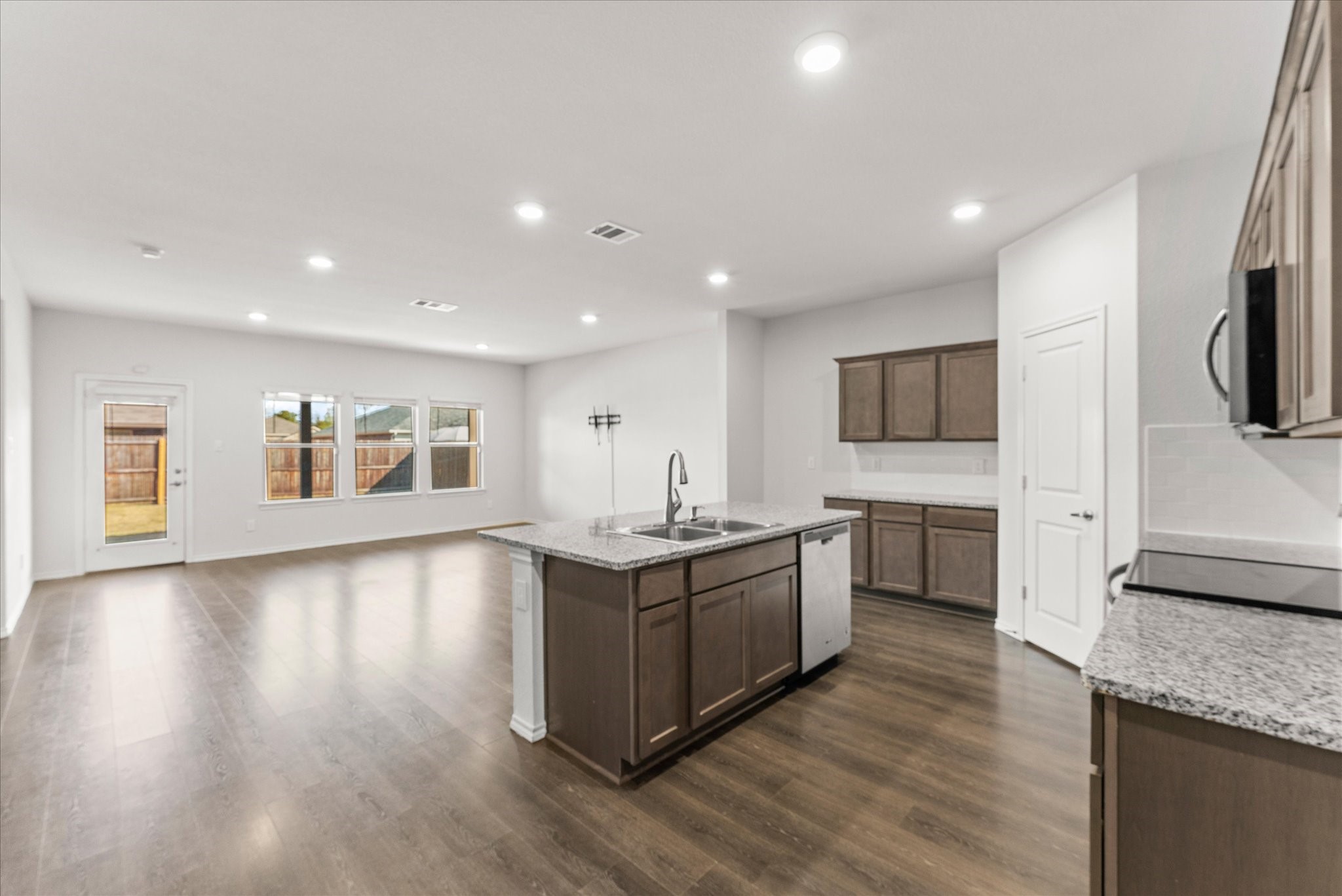 803 Cottonwood Way