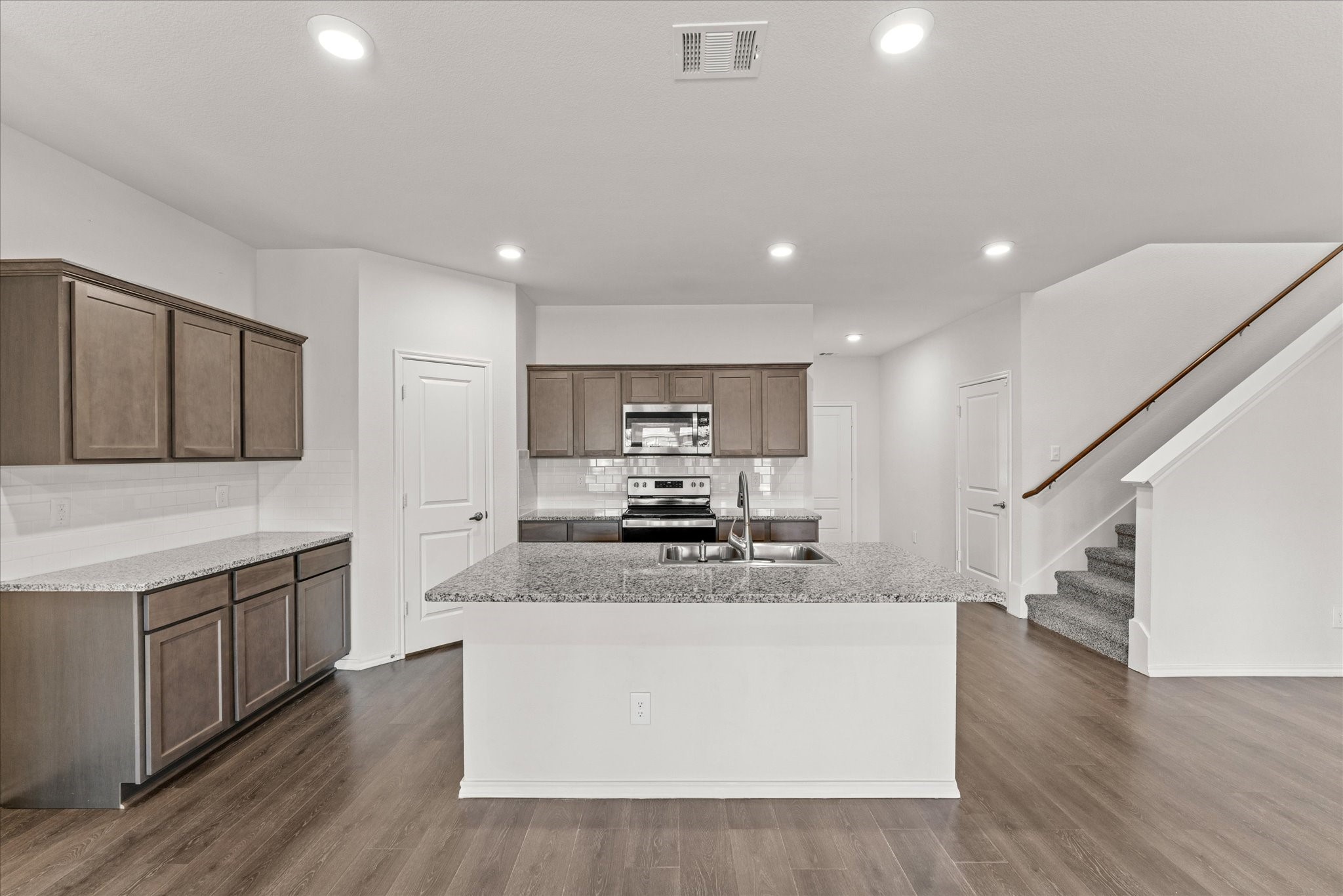 803 Cottonwood Way