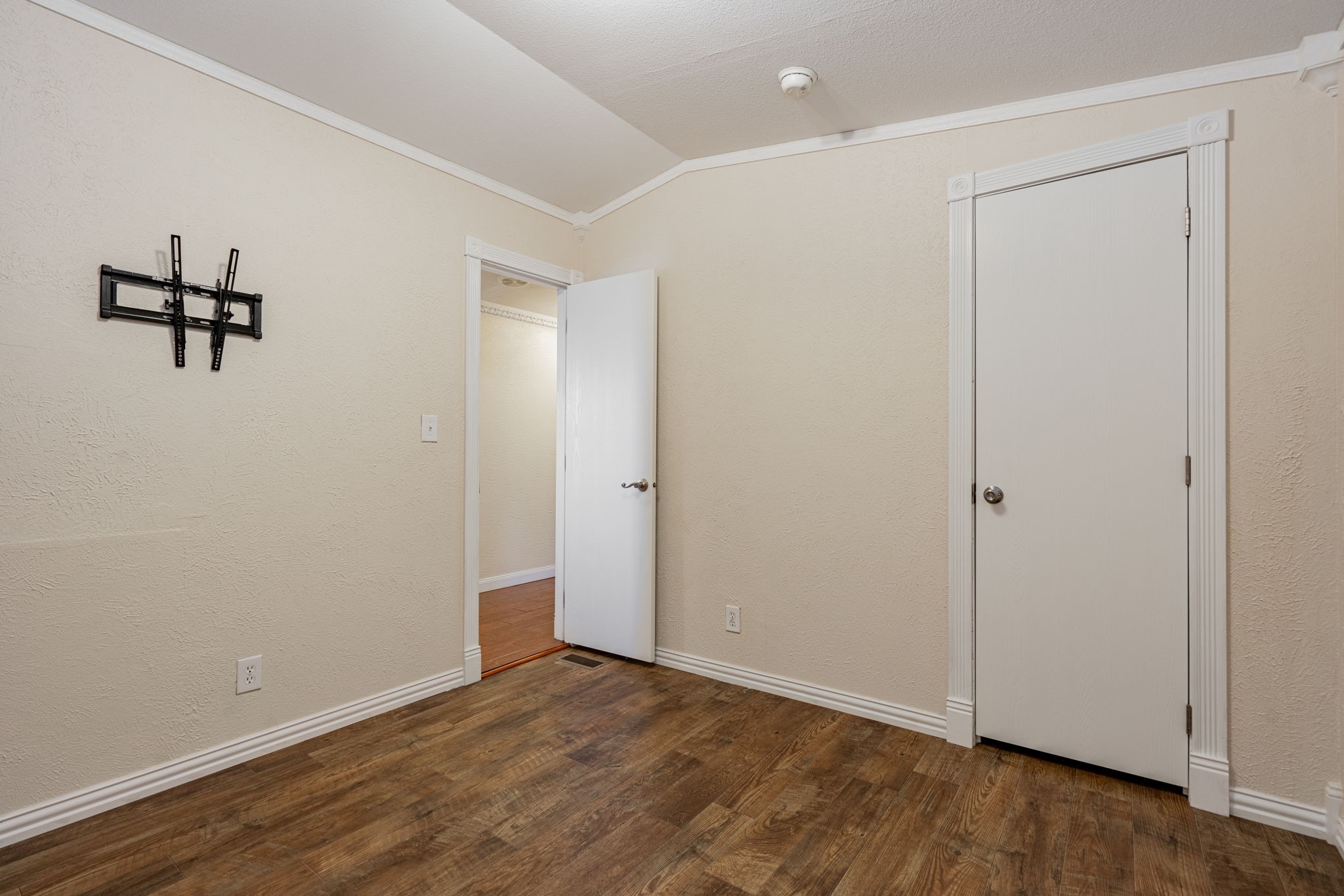 3032 Crest Pointe Drive