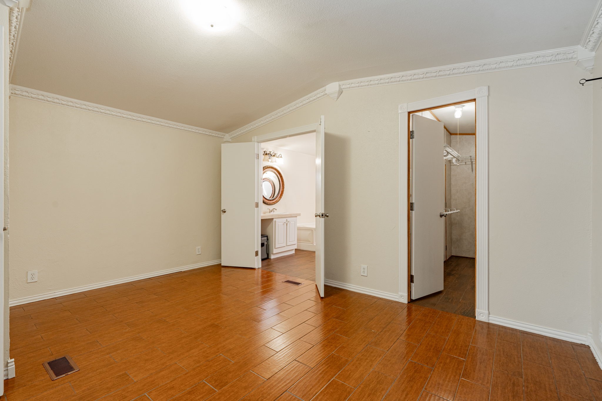 3032 Crest Pointe Drive