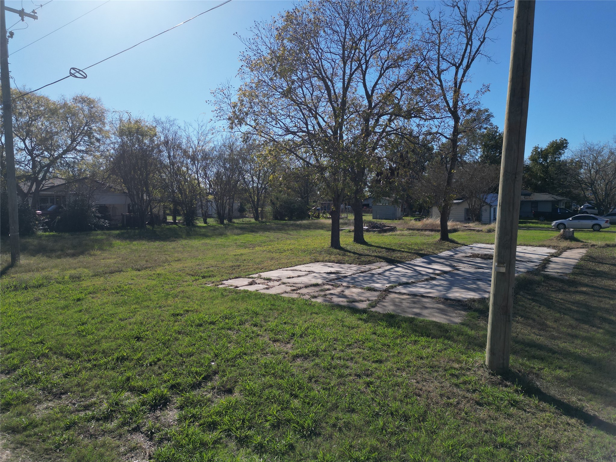 1514 E US-80