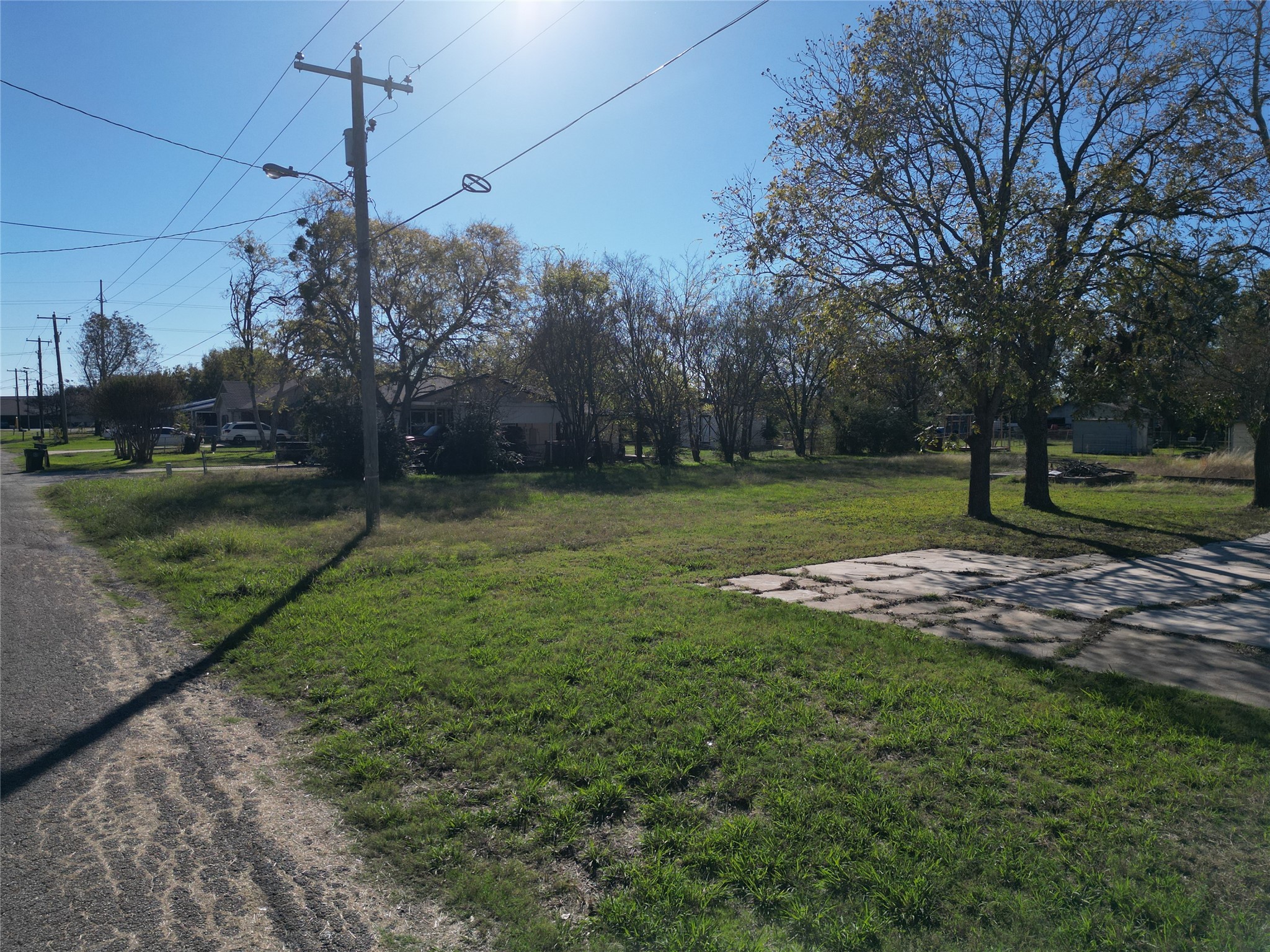 1514 E US-80