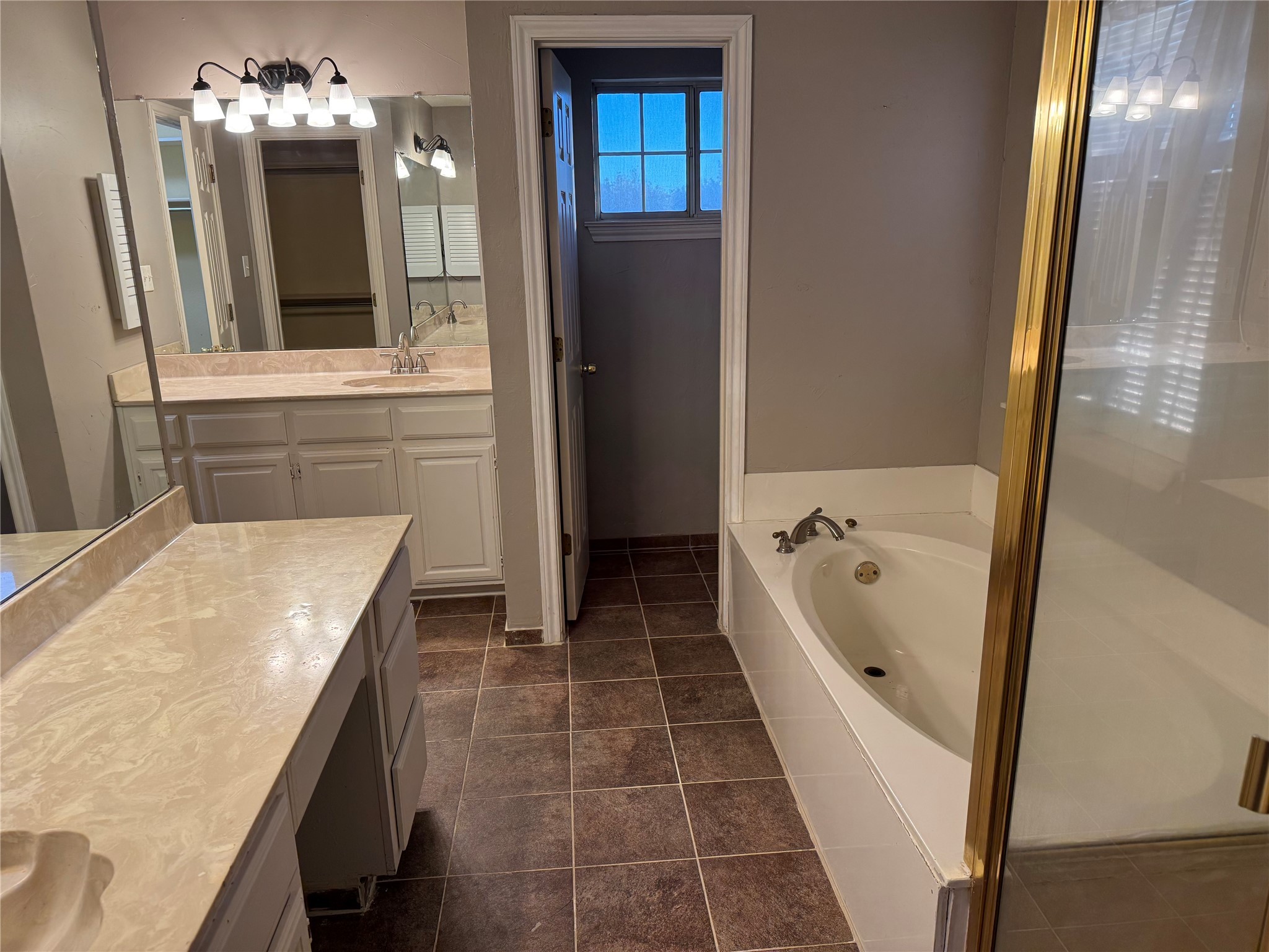 2 Rivercrest Court