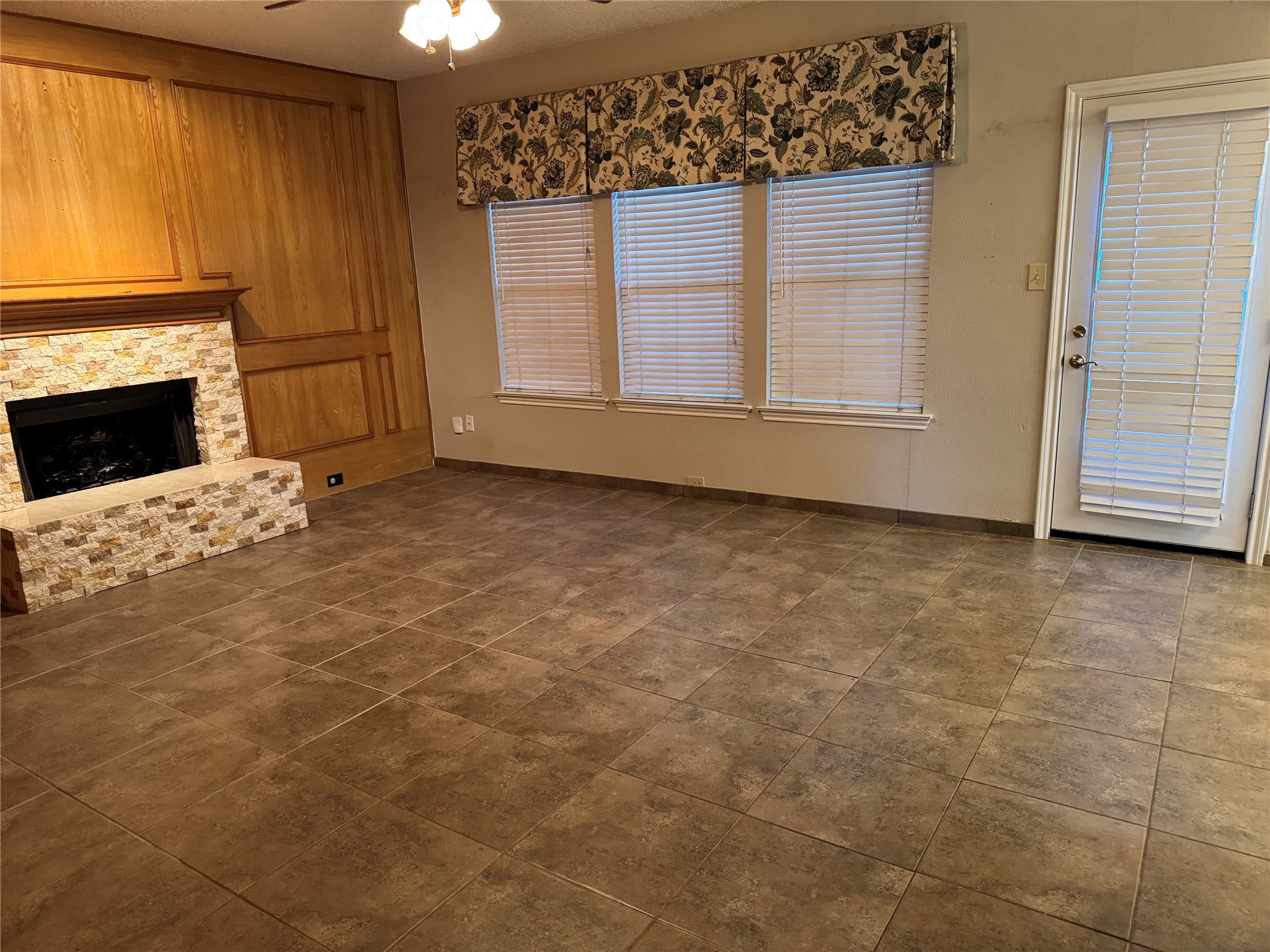 2 Rivercrest Court