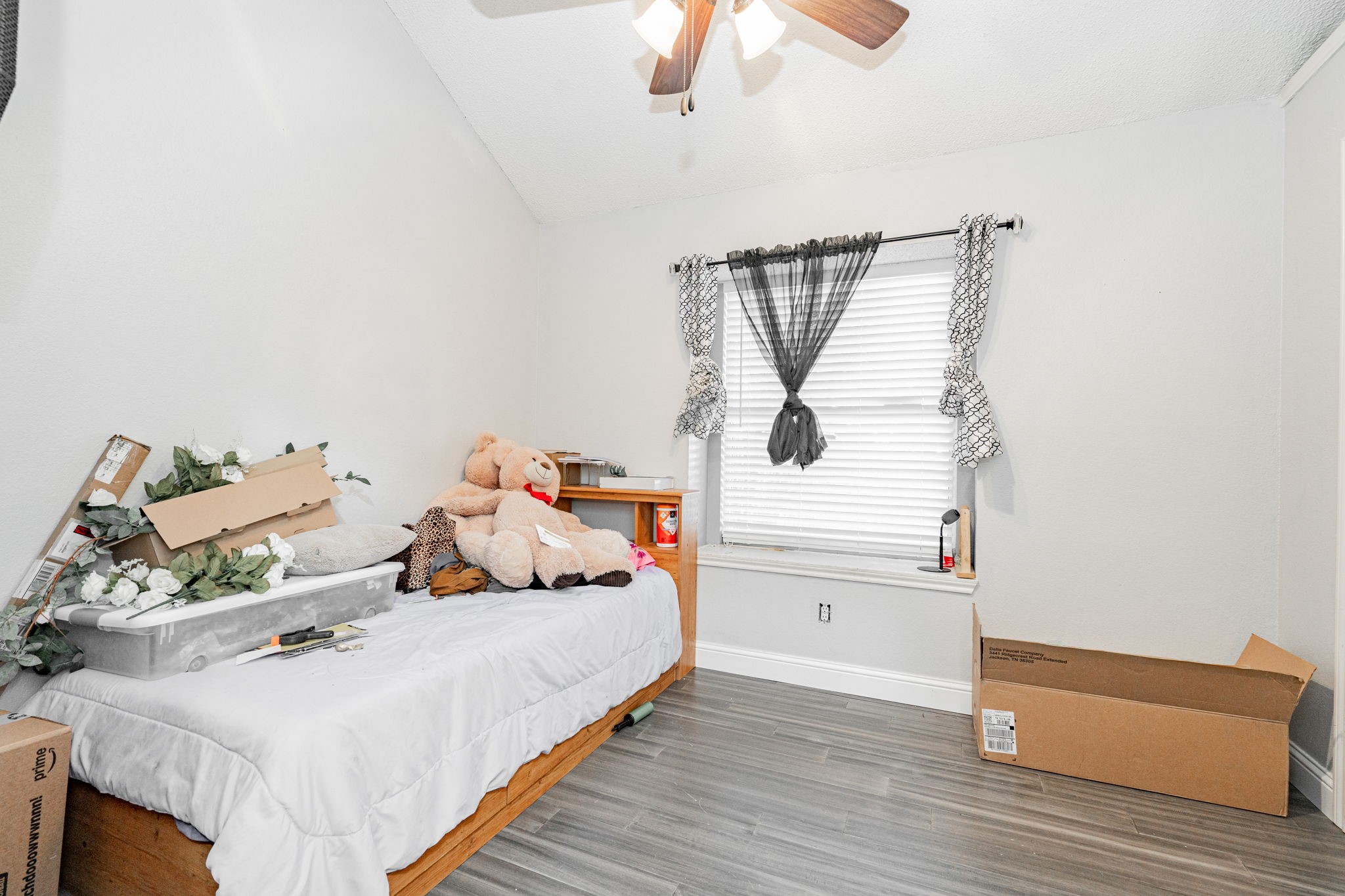 2340 Lesley Lane