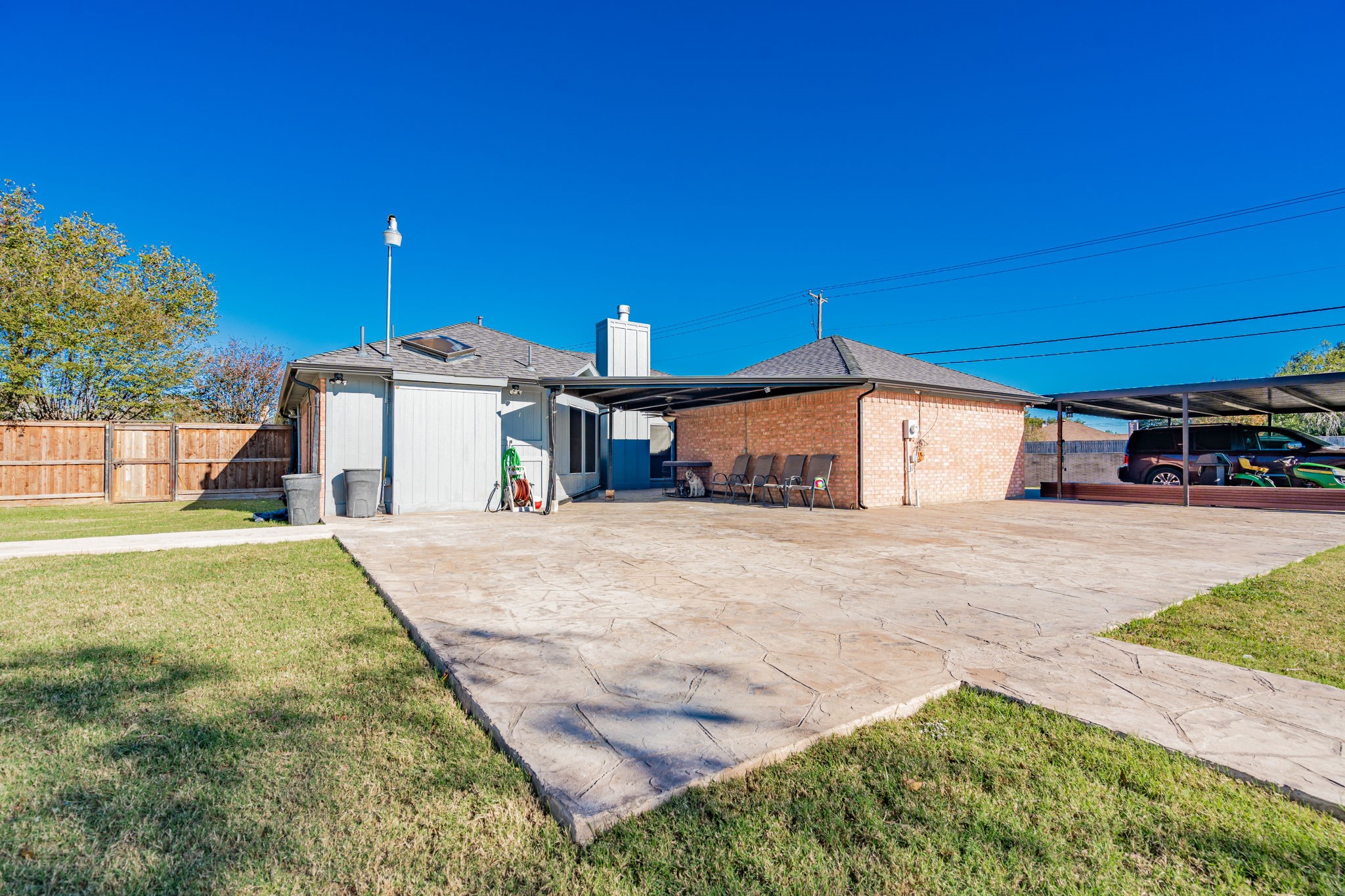 2340 Lesley Lane