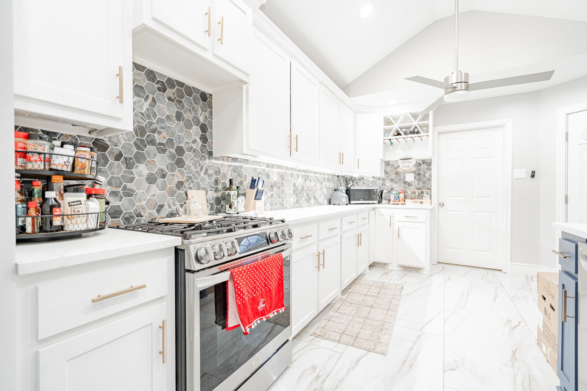 2340 Lesley Lane