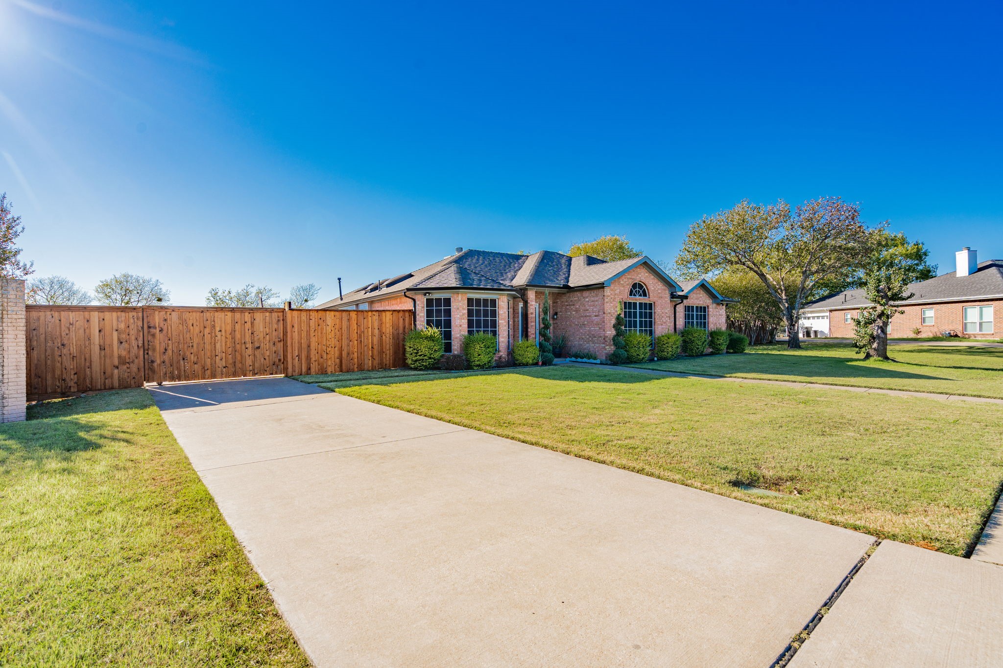 2340 Lesley Lane