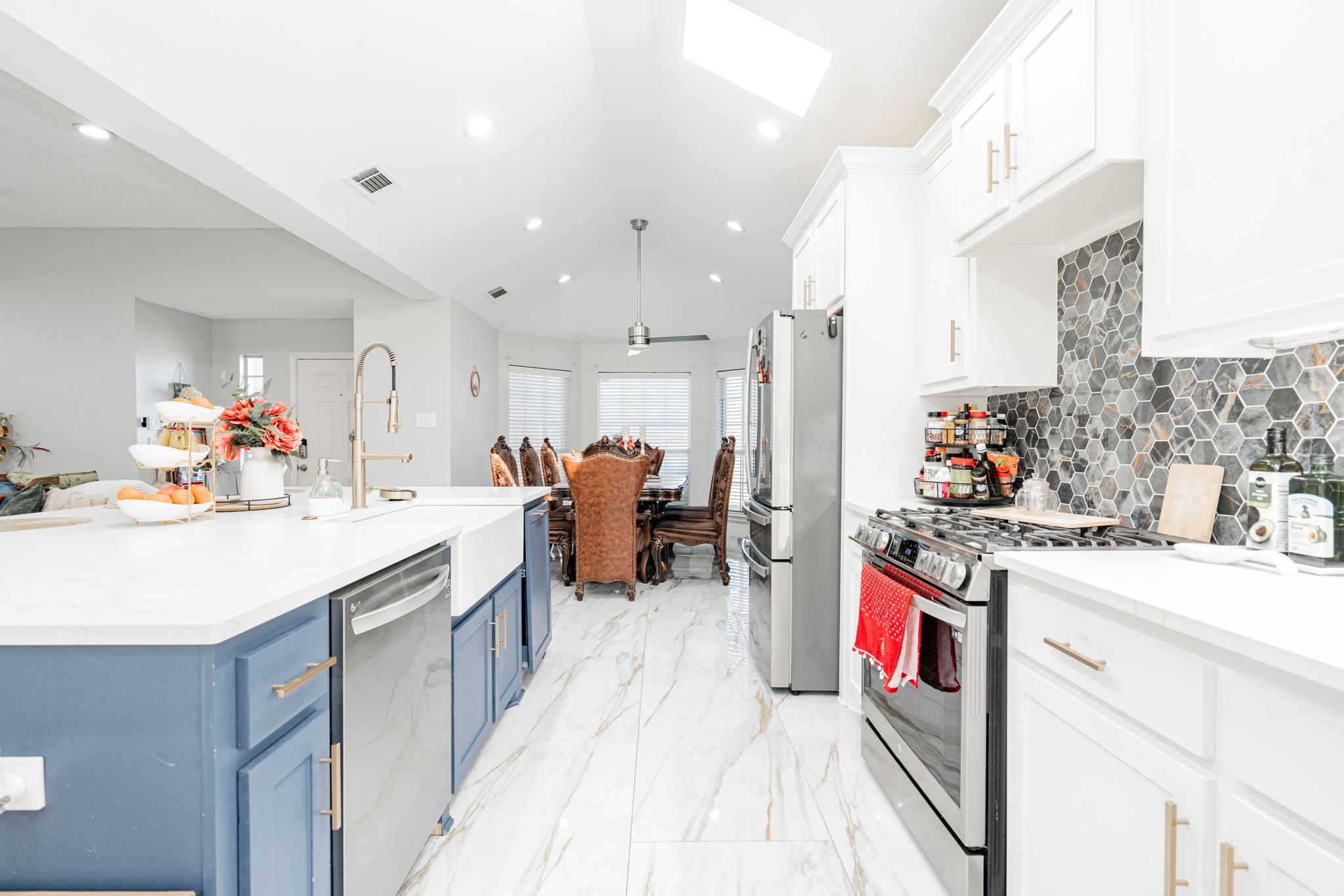 2340 Lesley Lane