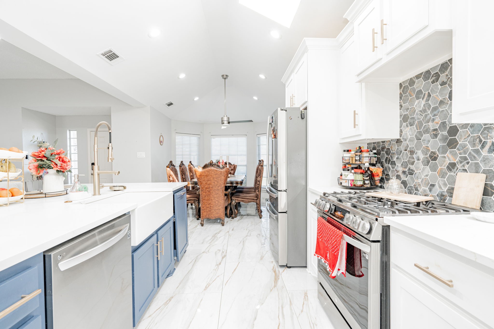 2340 Lesley Lane