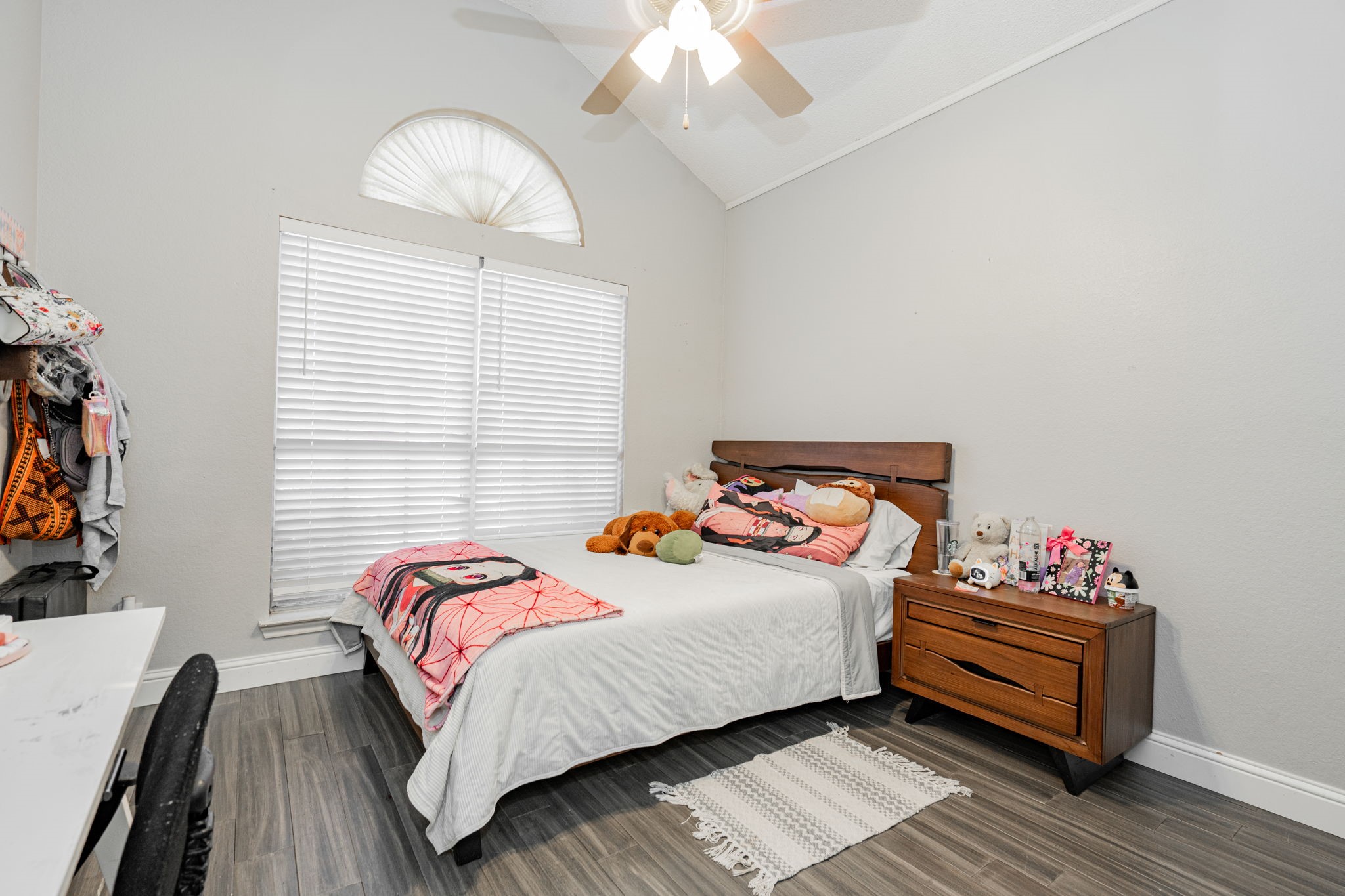 2340 Lesley Lane