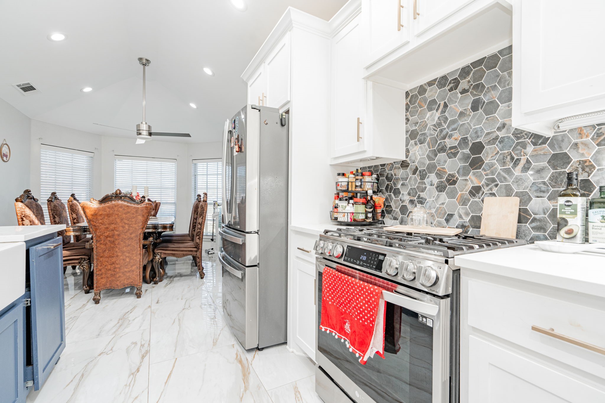 2340 Lesley Lane