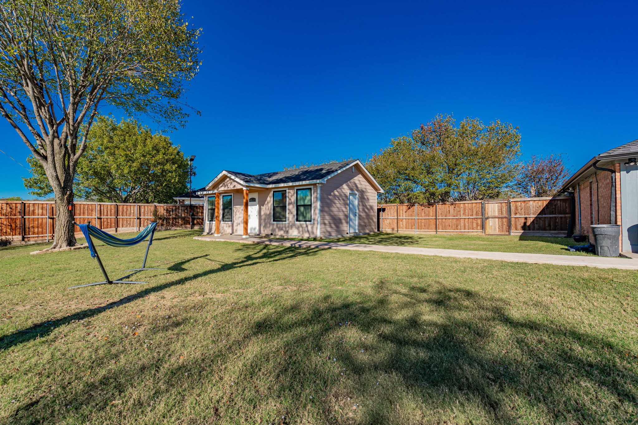 2340 Lesley Lane