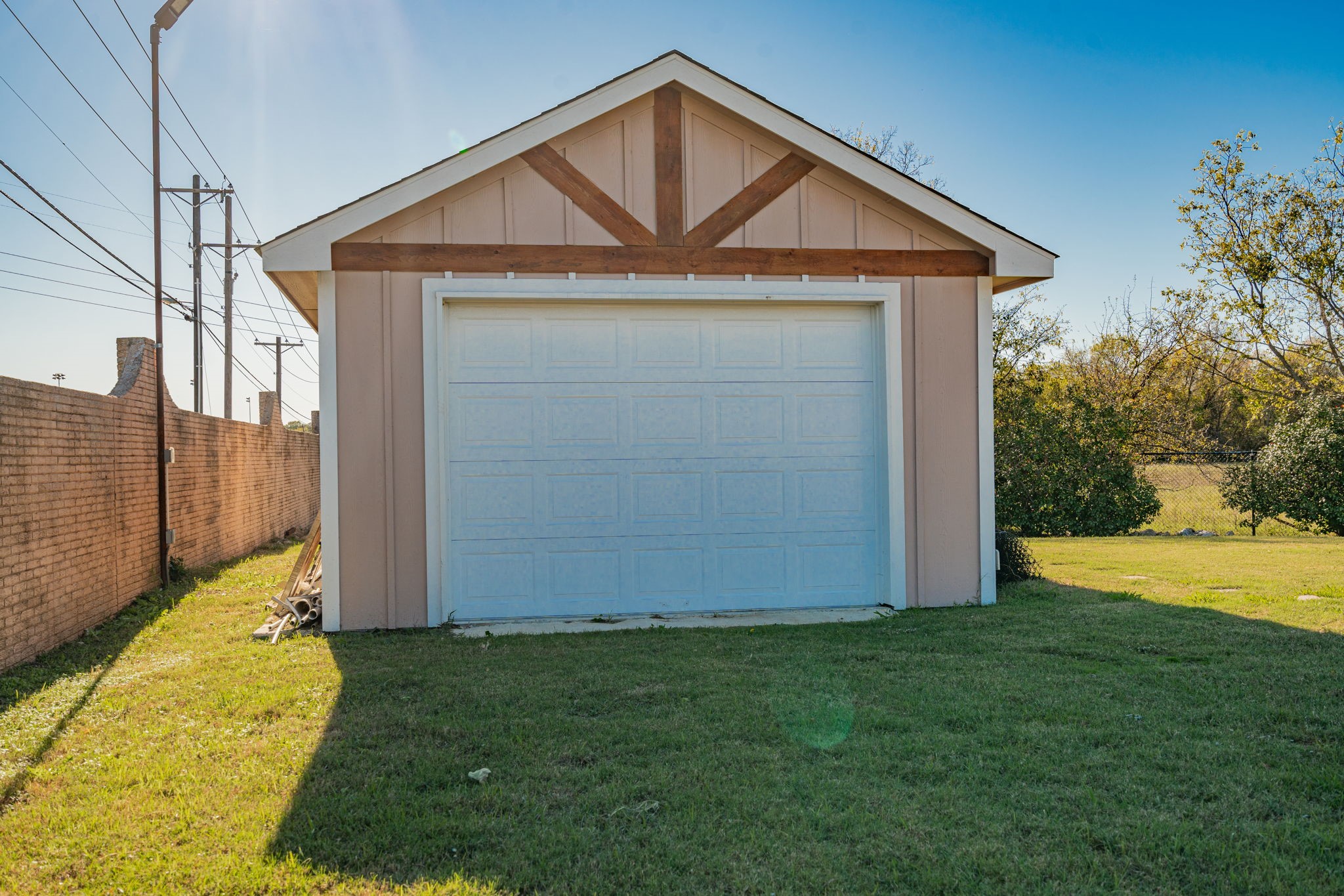 2340 Lesley Lane