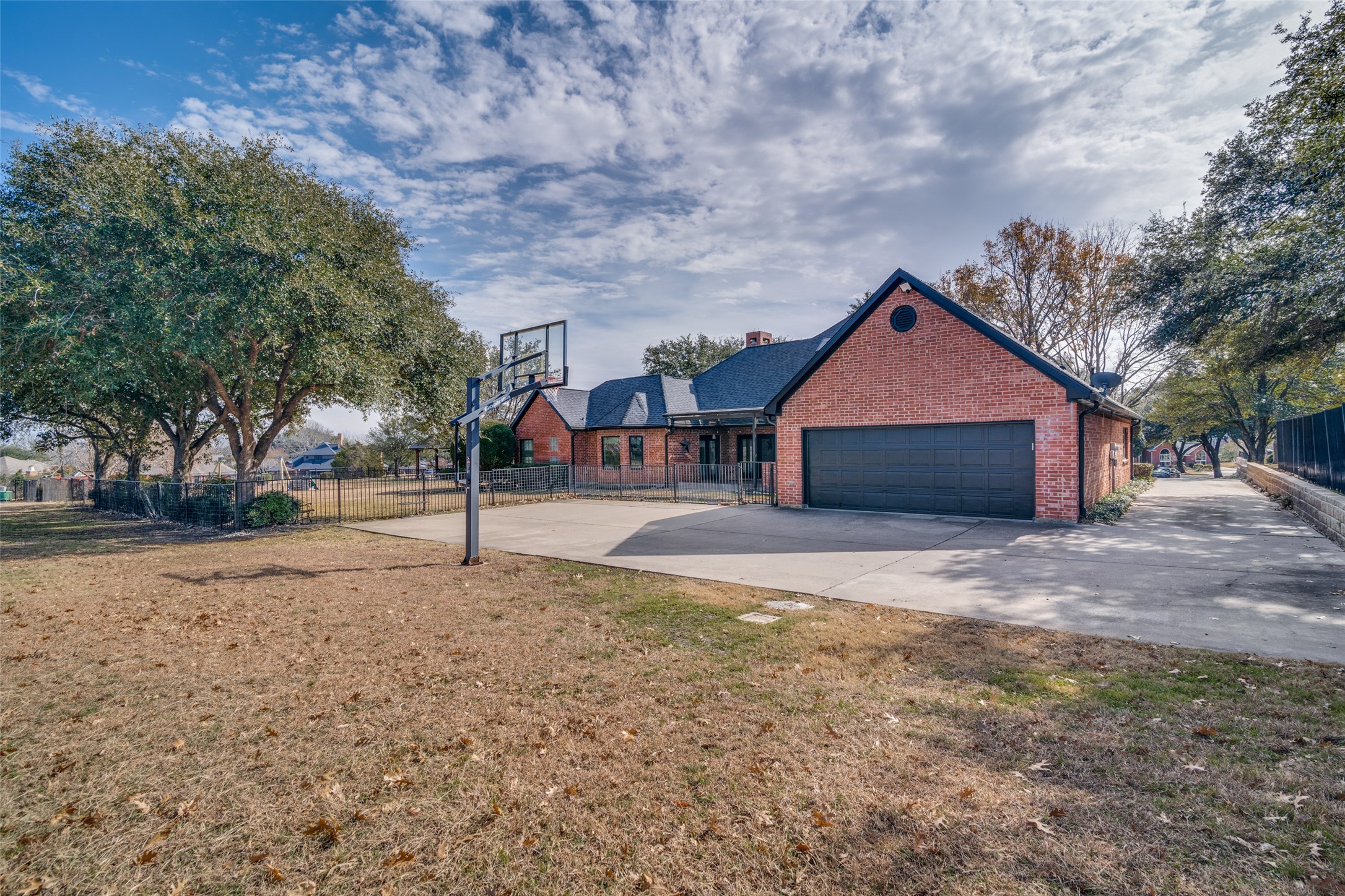 2309 Woodmont Circle