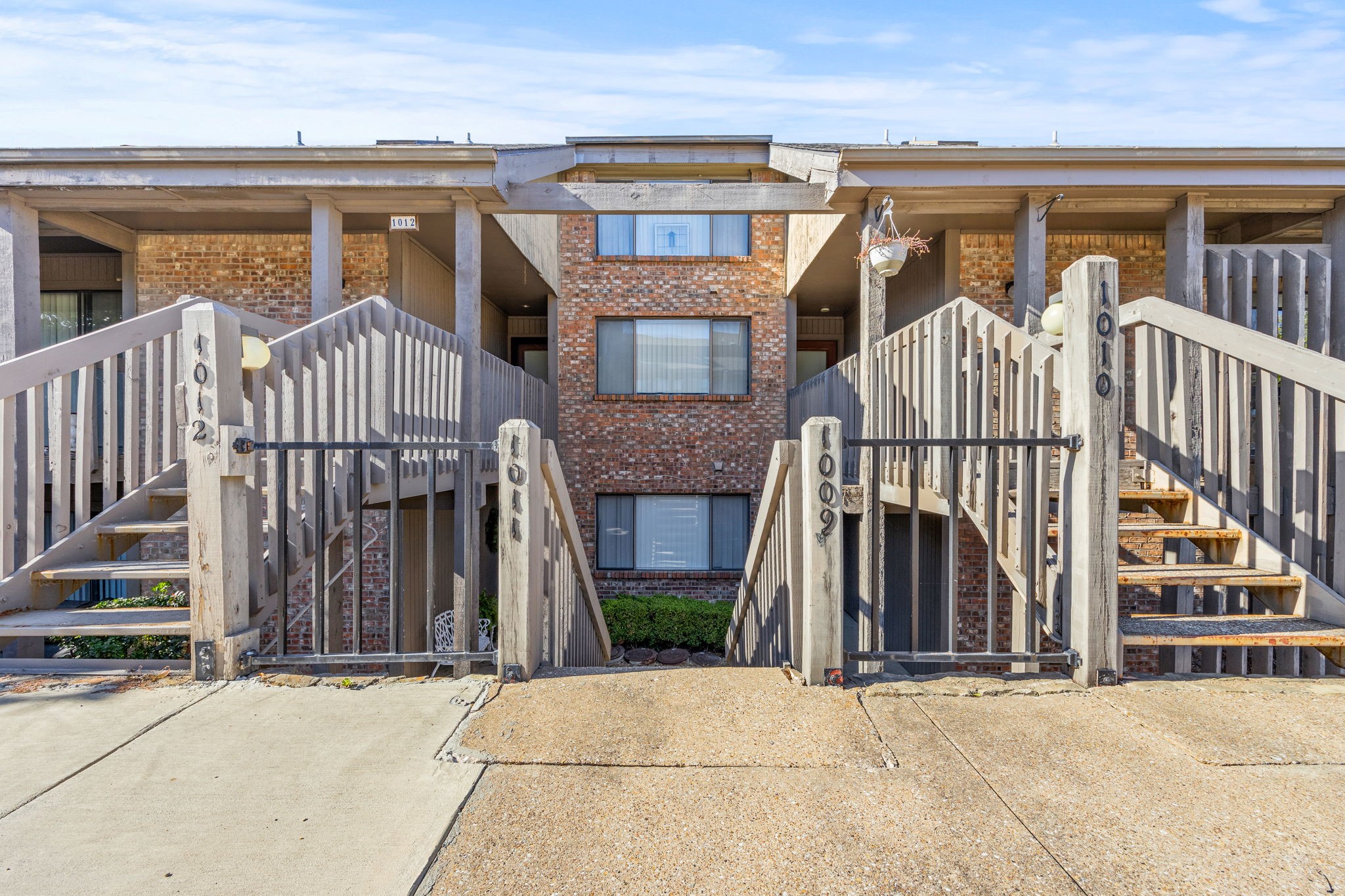1009 Signal Ridge Place