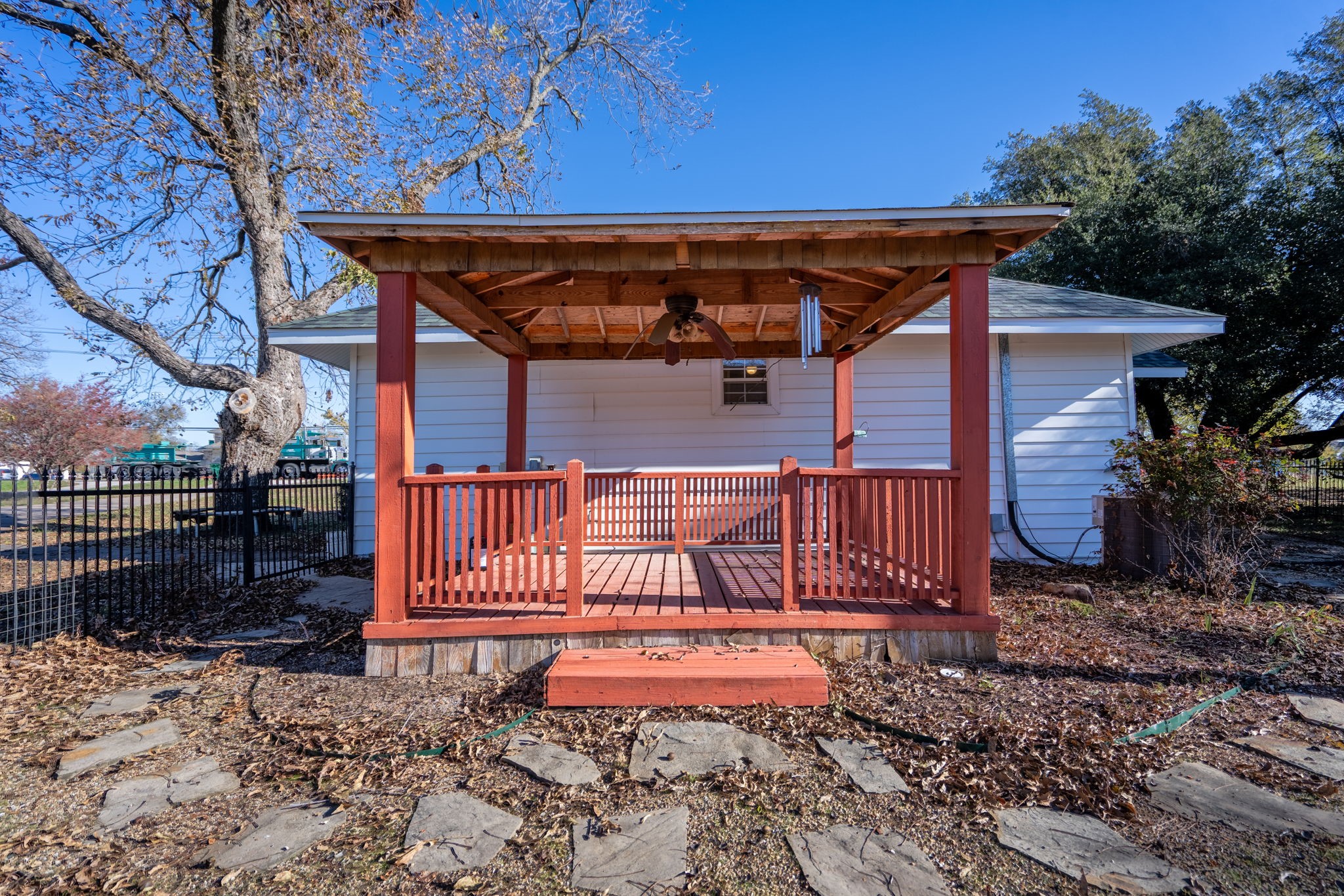 2441 N FM 740