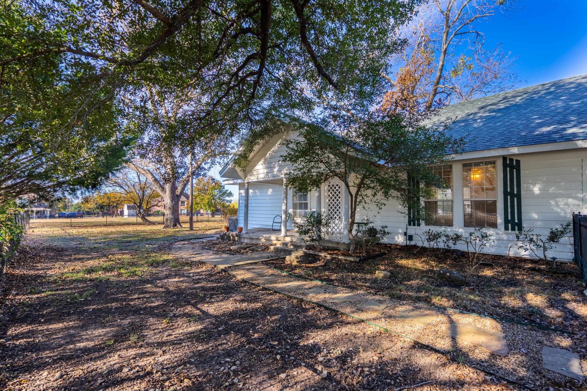 2441 N FM 740