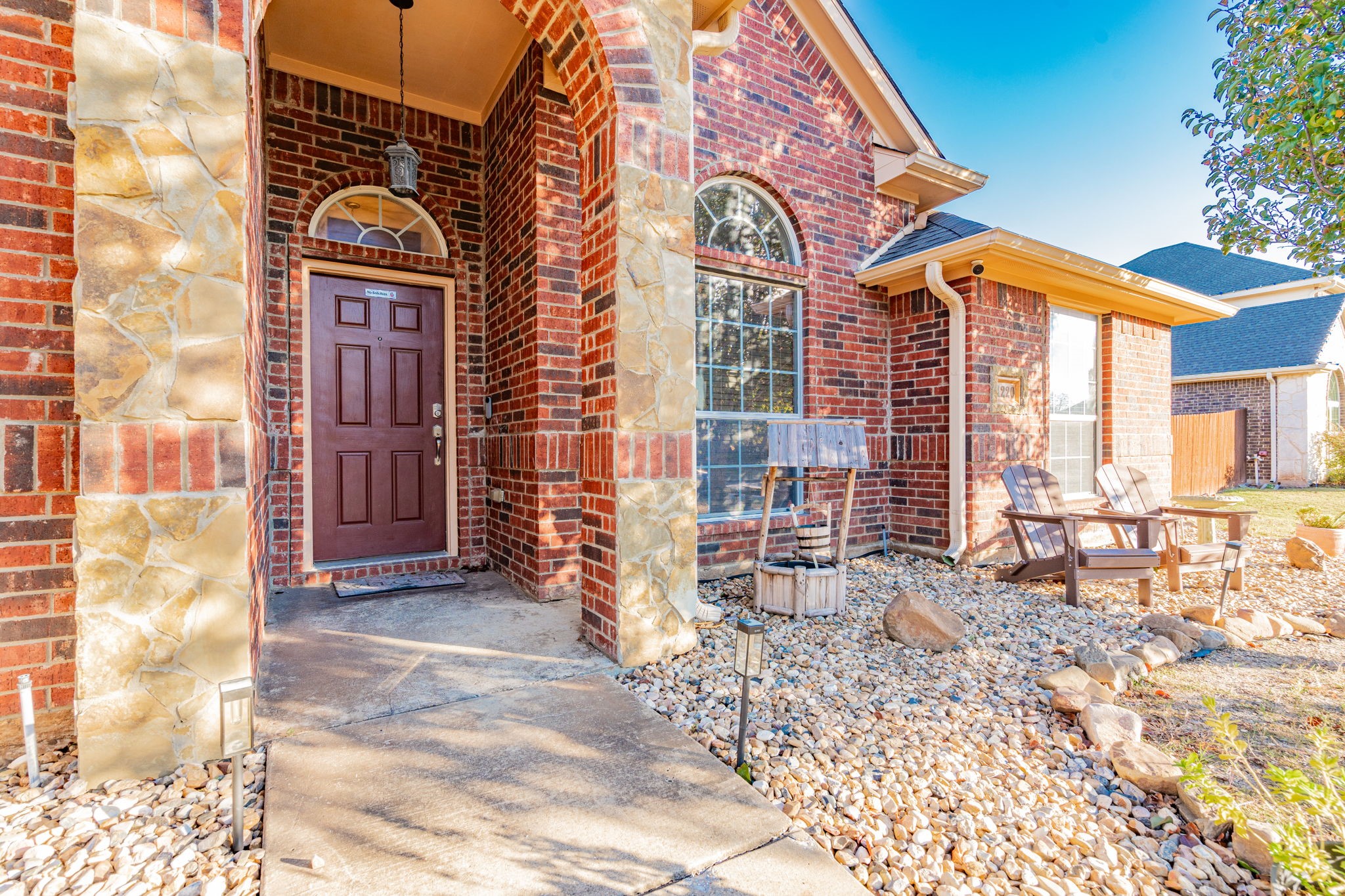 1220 Whispering Glen