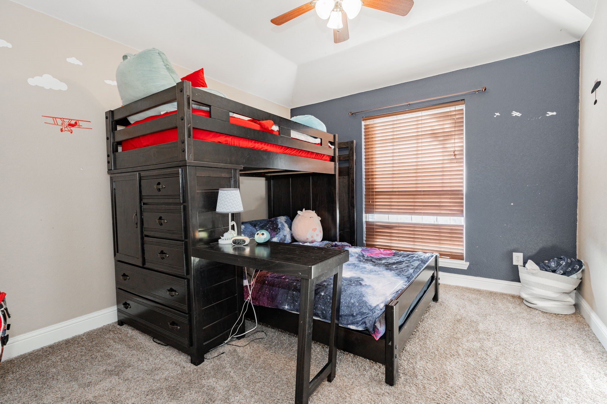 1220 Whispering Glen