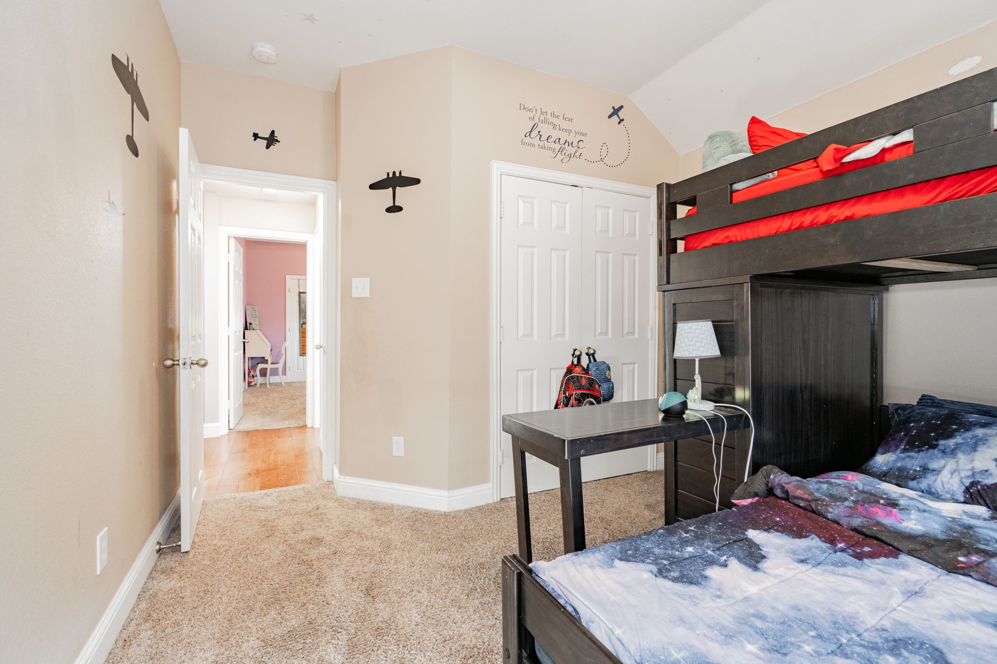 1220 Whispering Glen