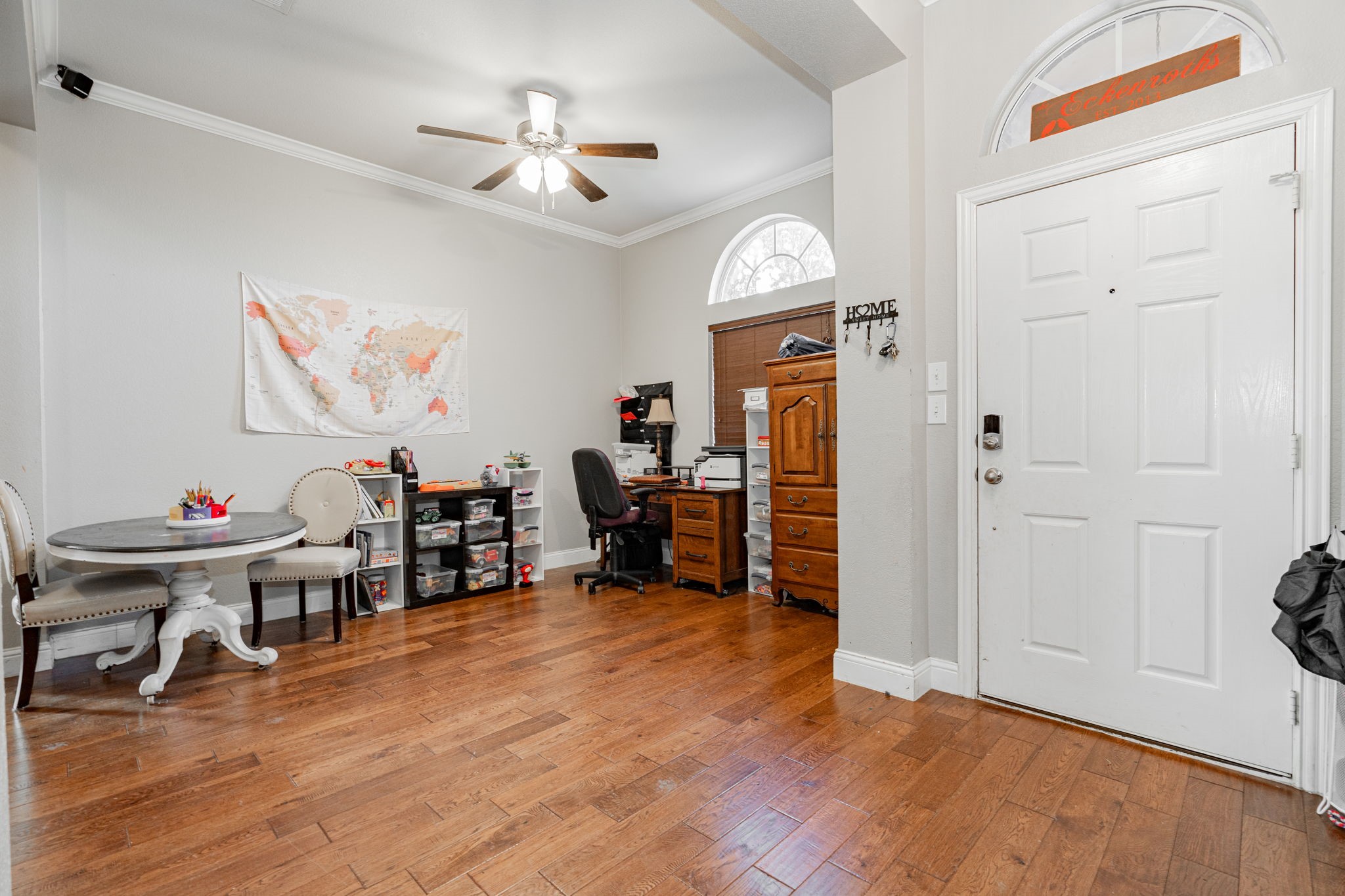 1220 Whispering Glen