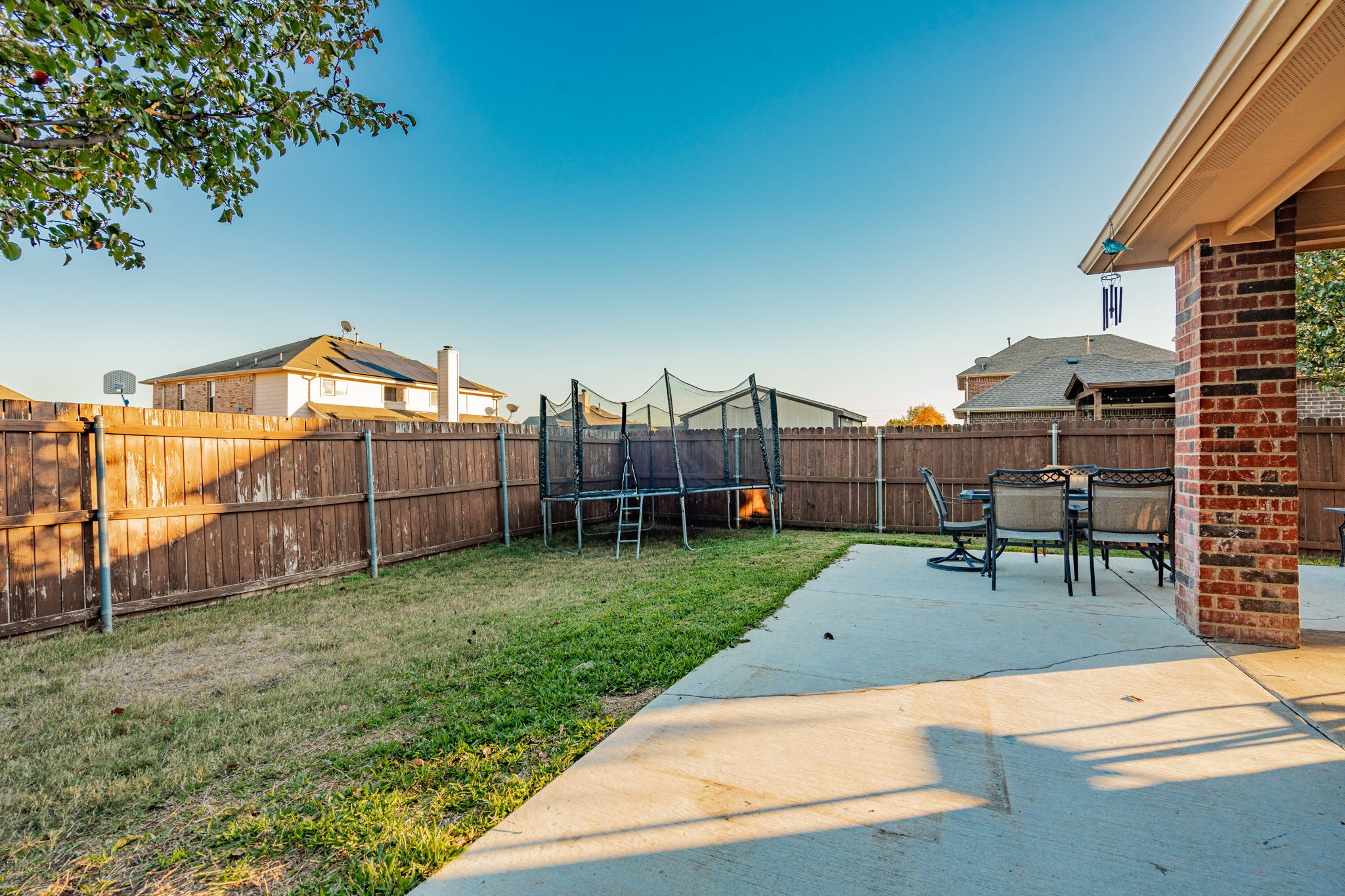 1220 Whispering Glen