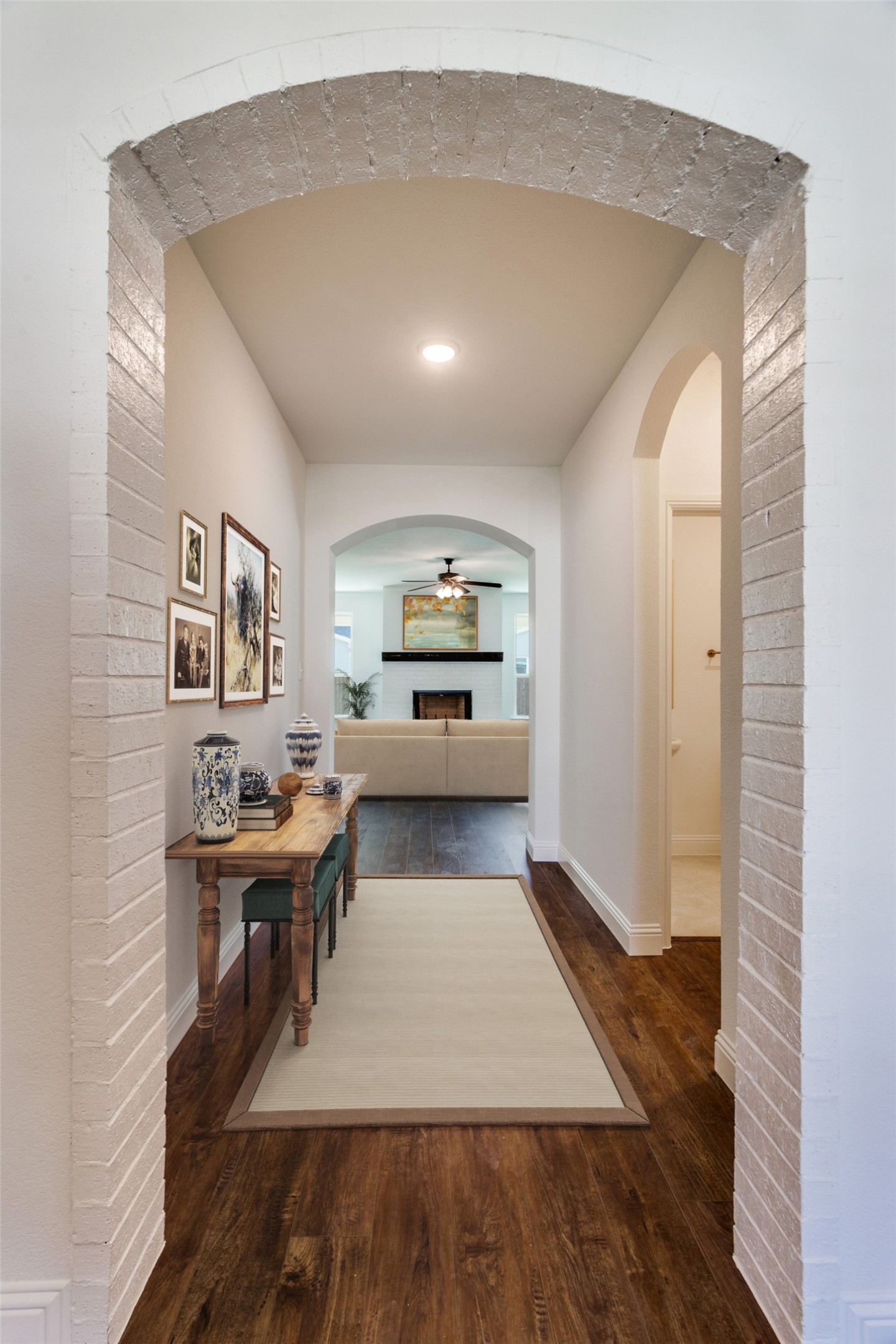 317 W Paddock