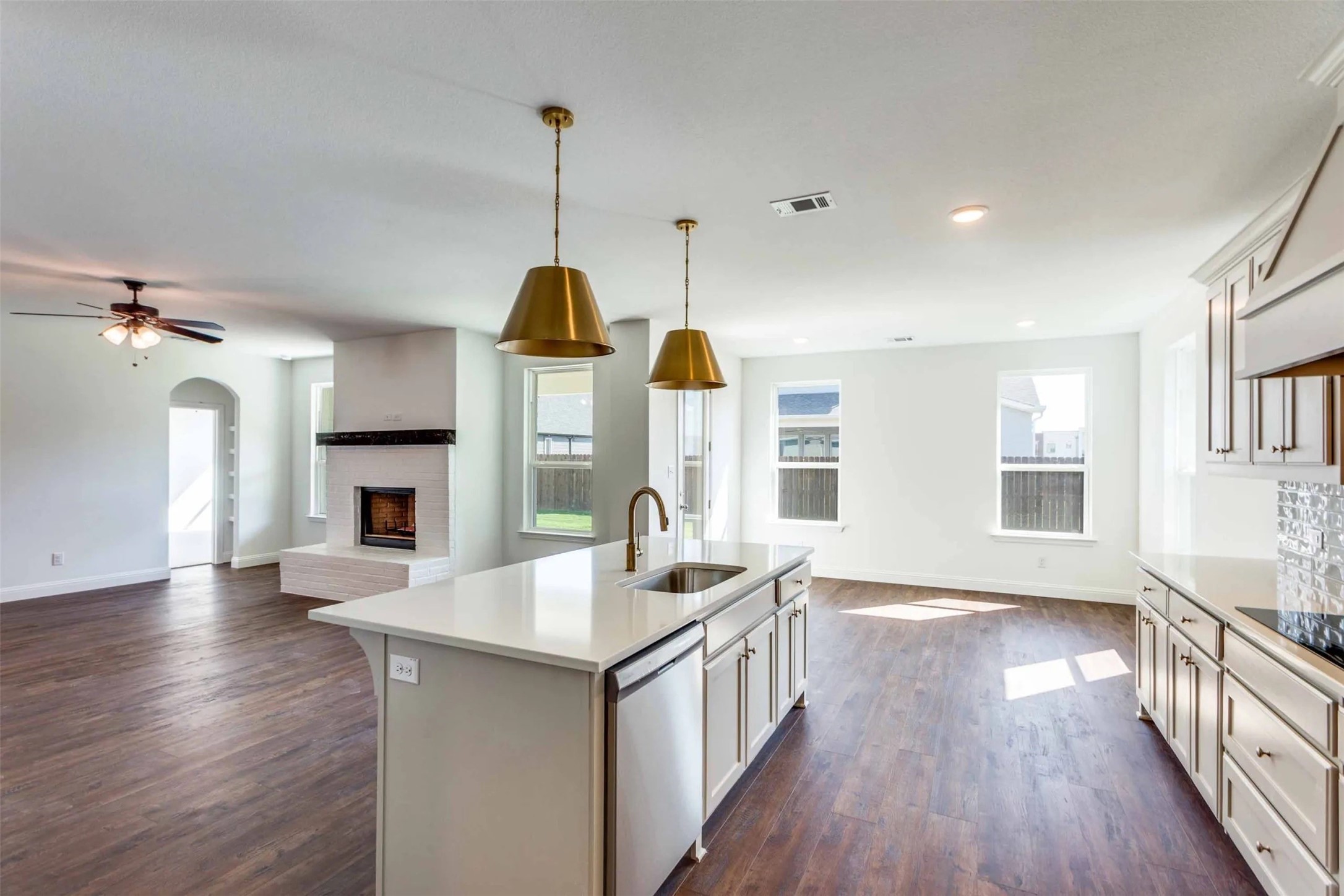 317 W Paddock