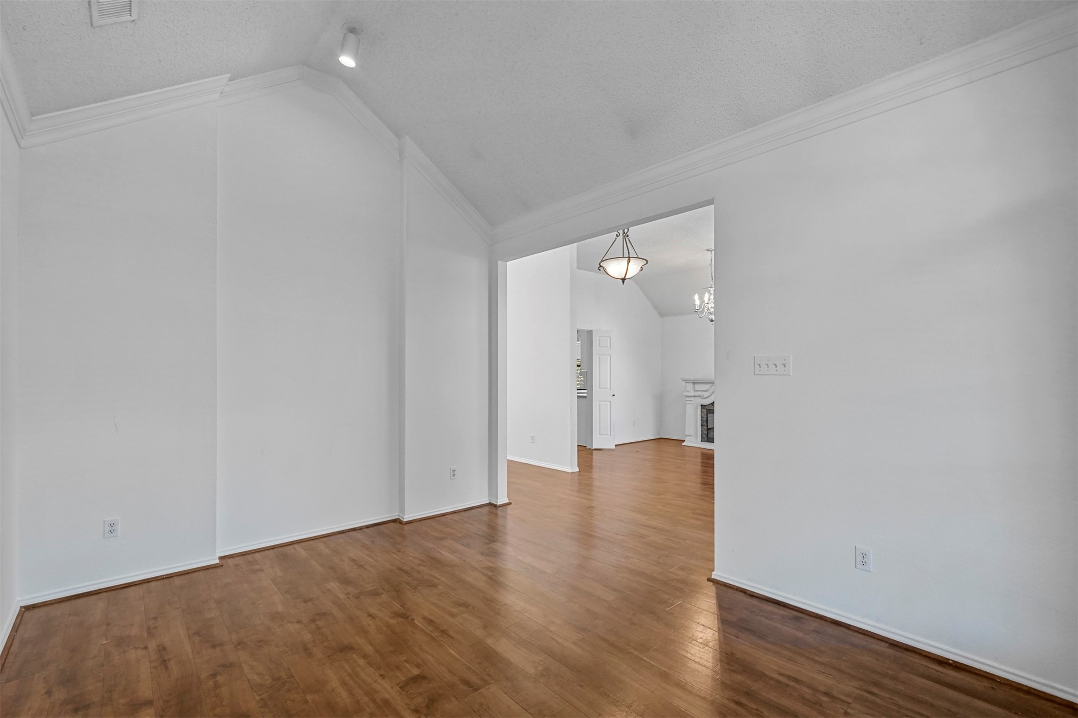 1704 Ariel Drive