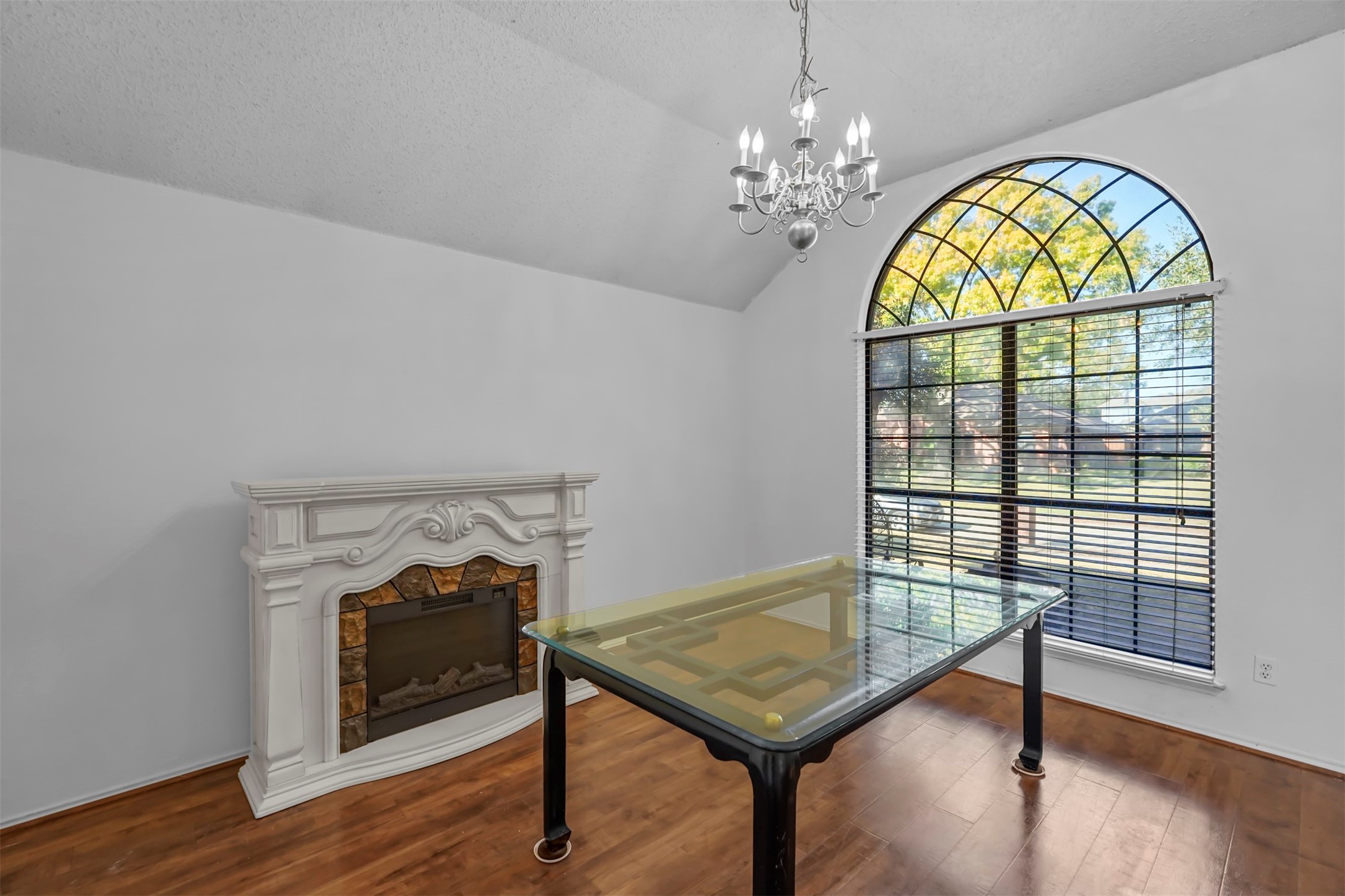 1704 Ariel Drive