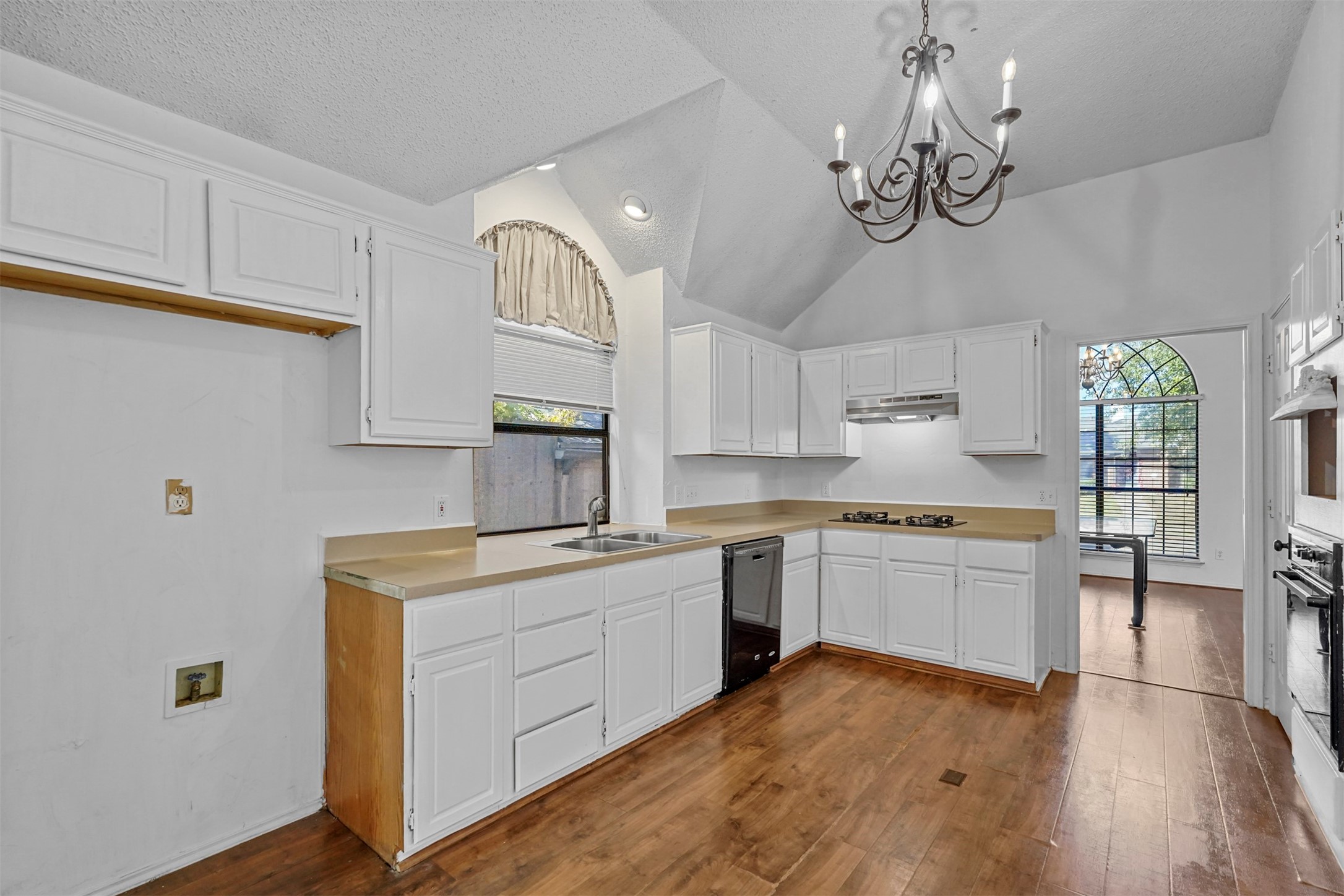 1704 Ariel Drive