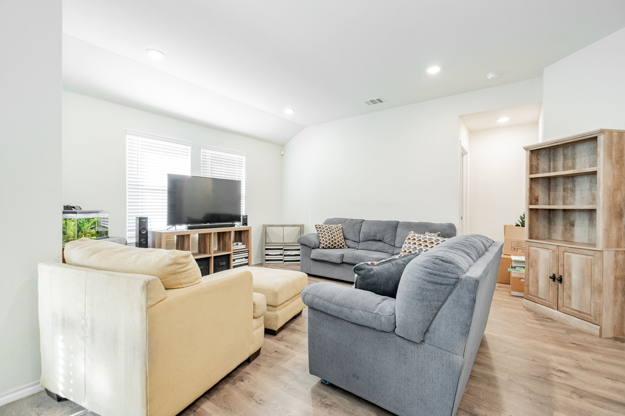 820 Community Way