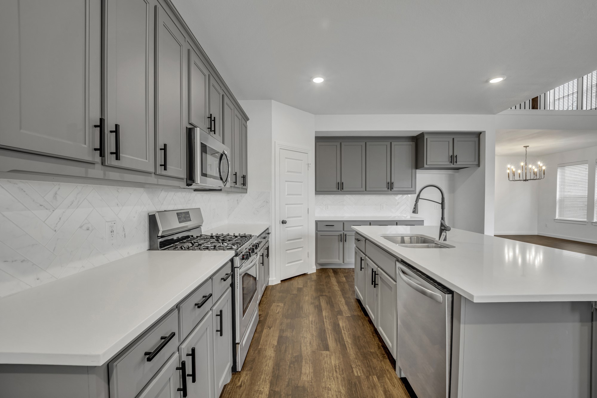 1803 Huntsman Way