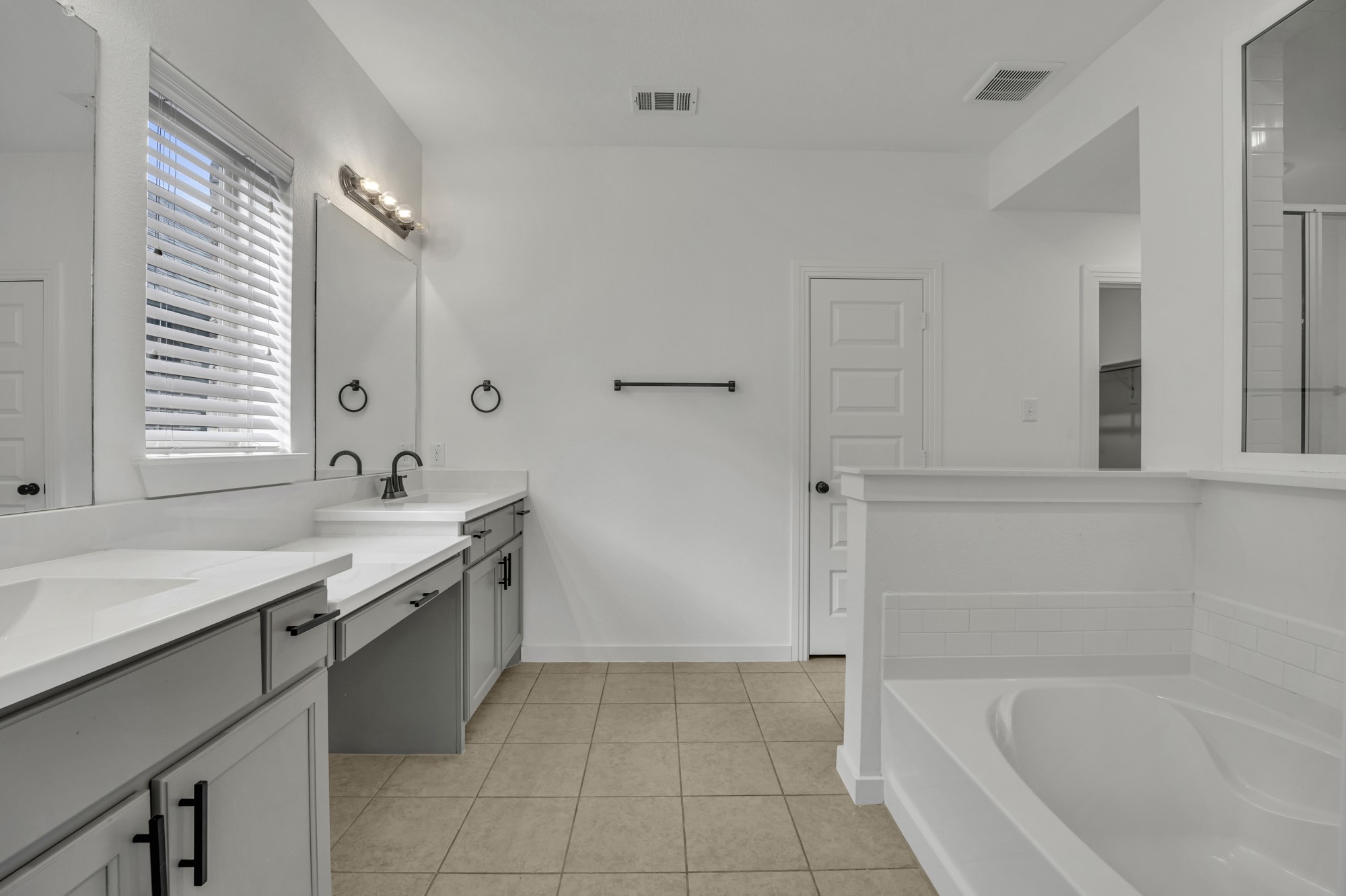1803 Huntsman Way